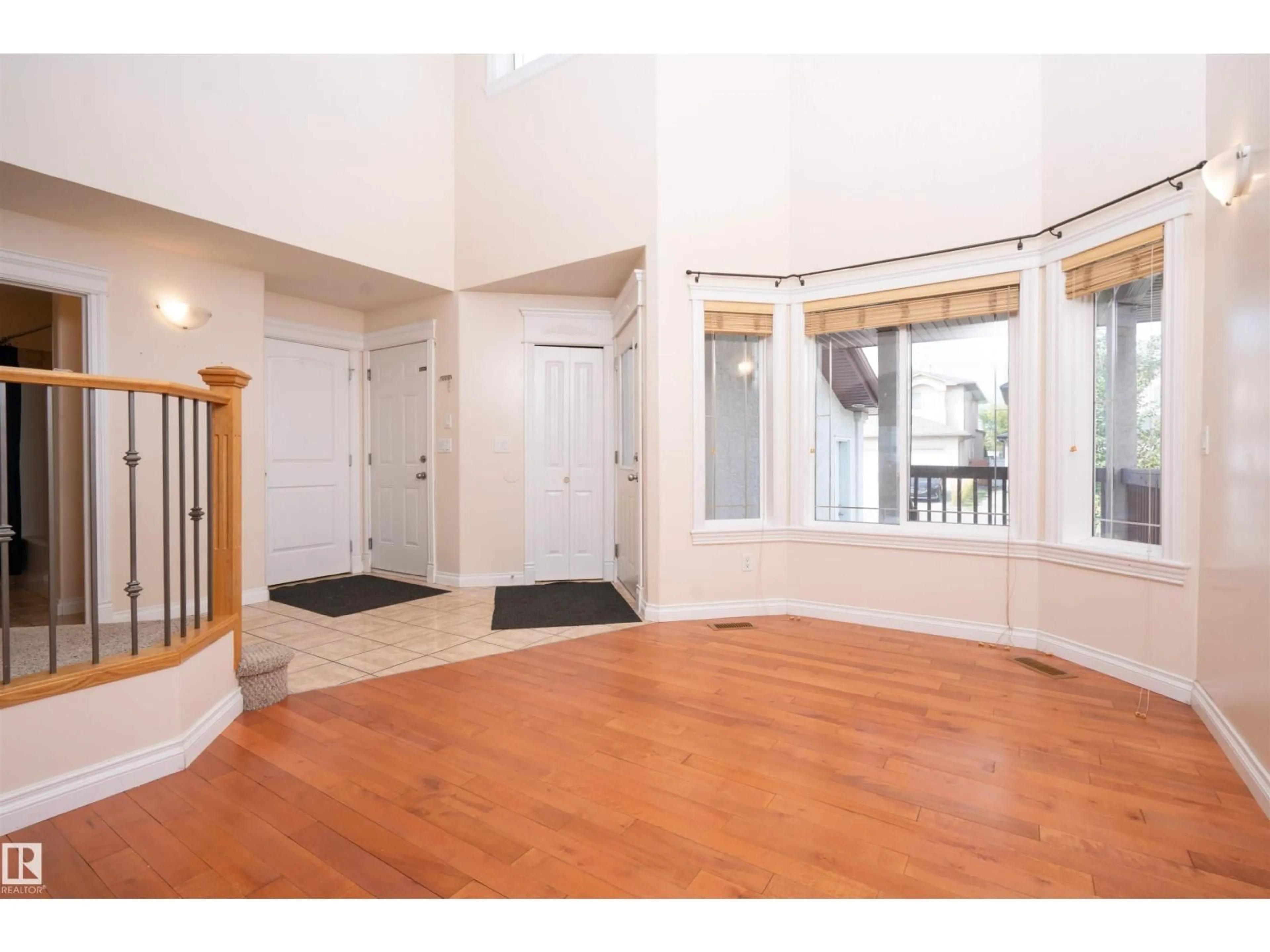 Indoor entryway for 16105 49 ST, Edmonton Alberta T5Y0G7