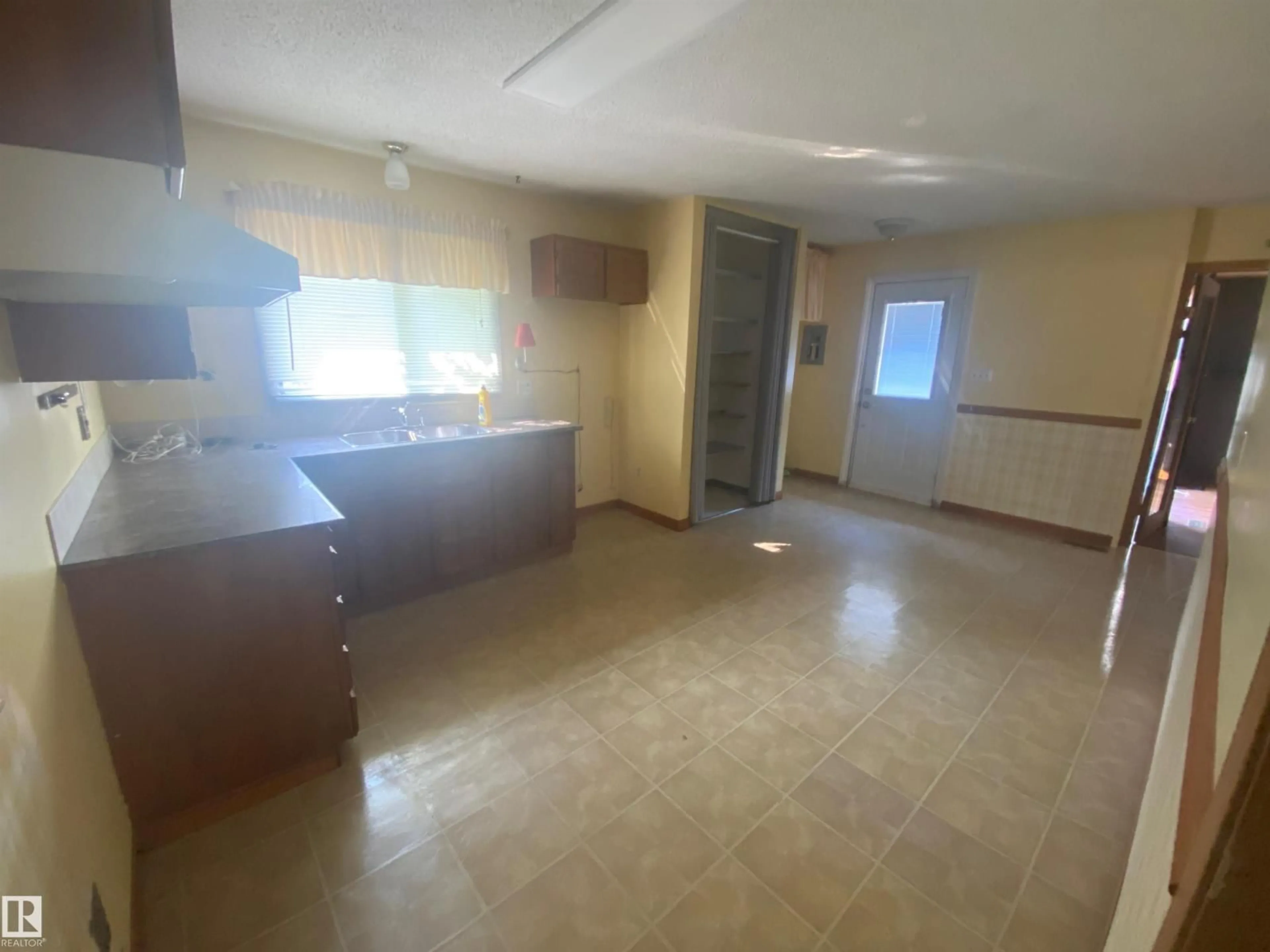 A pic of a room for 13106 120 ST, Edmonton Alberta T5E5P2