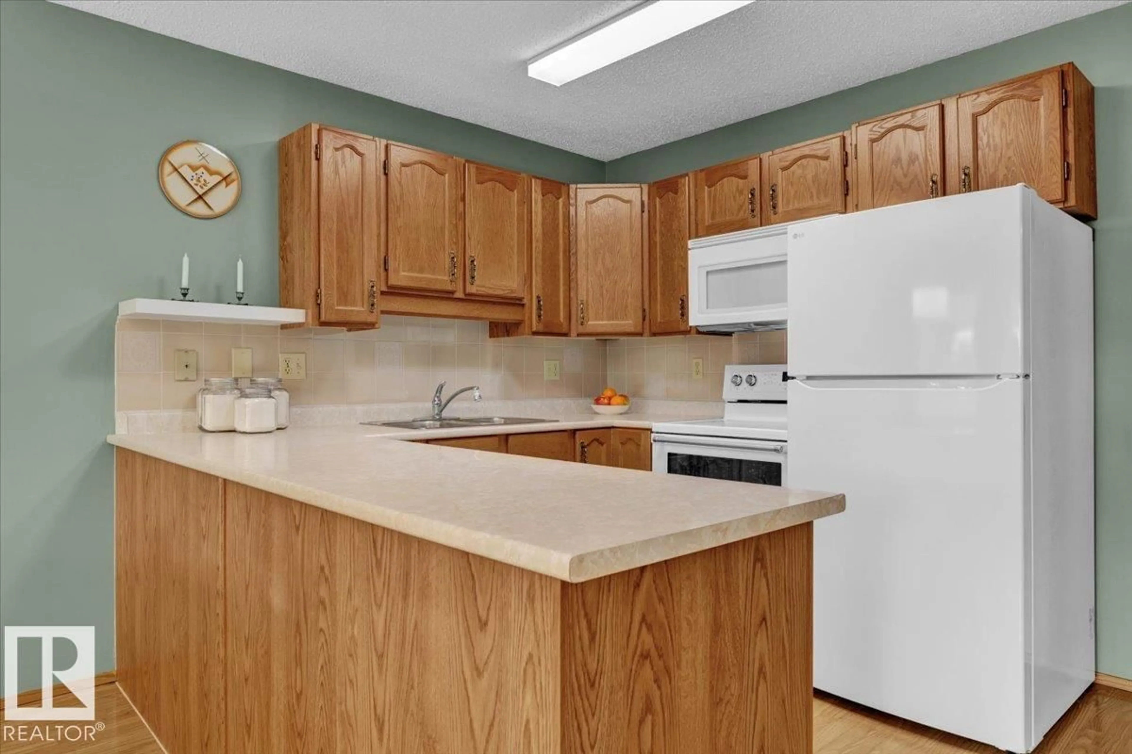 Standard kitchen, unknown for 10724 153 AV, Edmonton Alberta T5X5T9