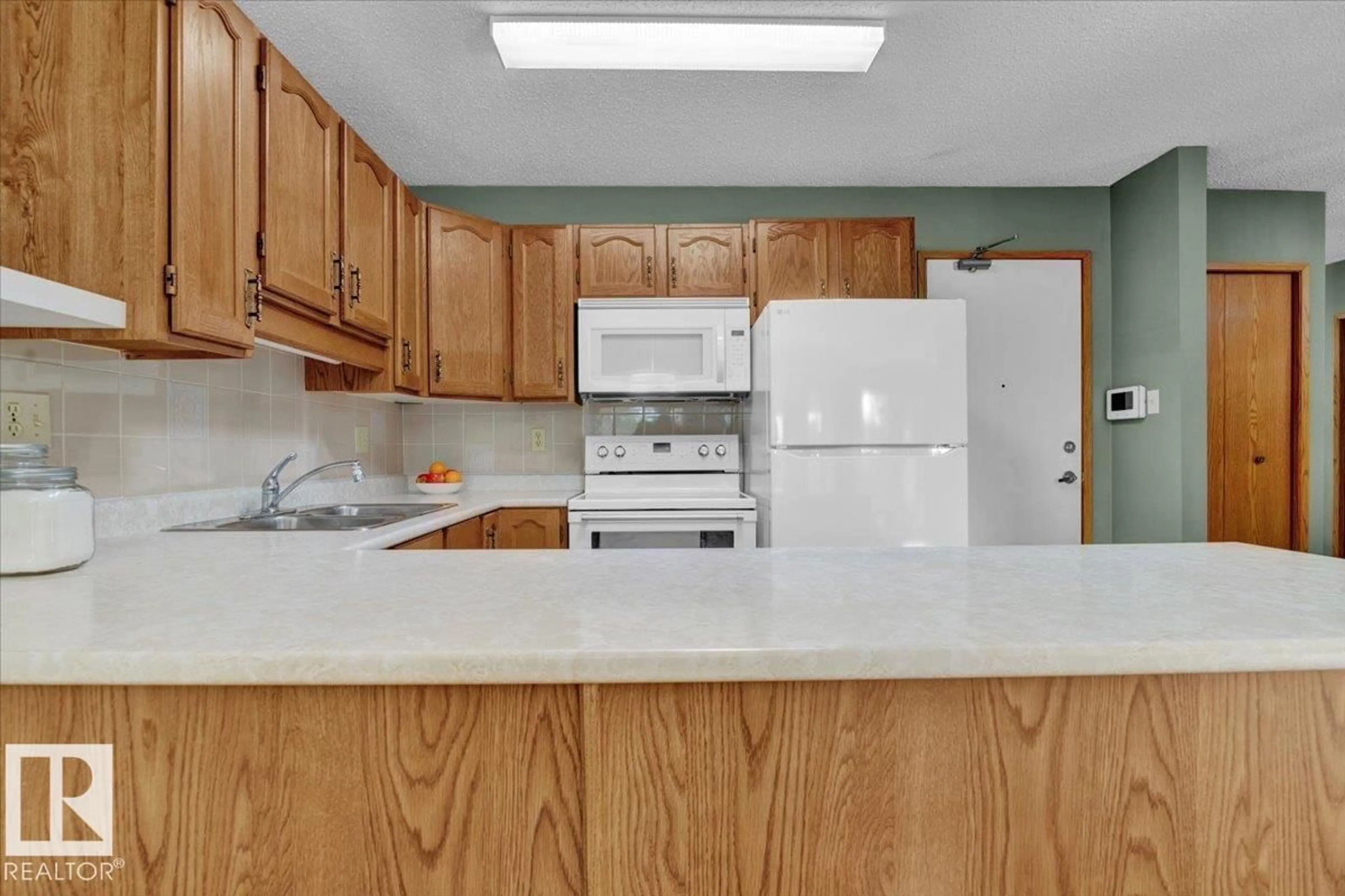 Standard kitchen, unknown for 10724 153 AV, Edmonton Alberta T5X5T9