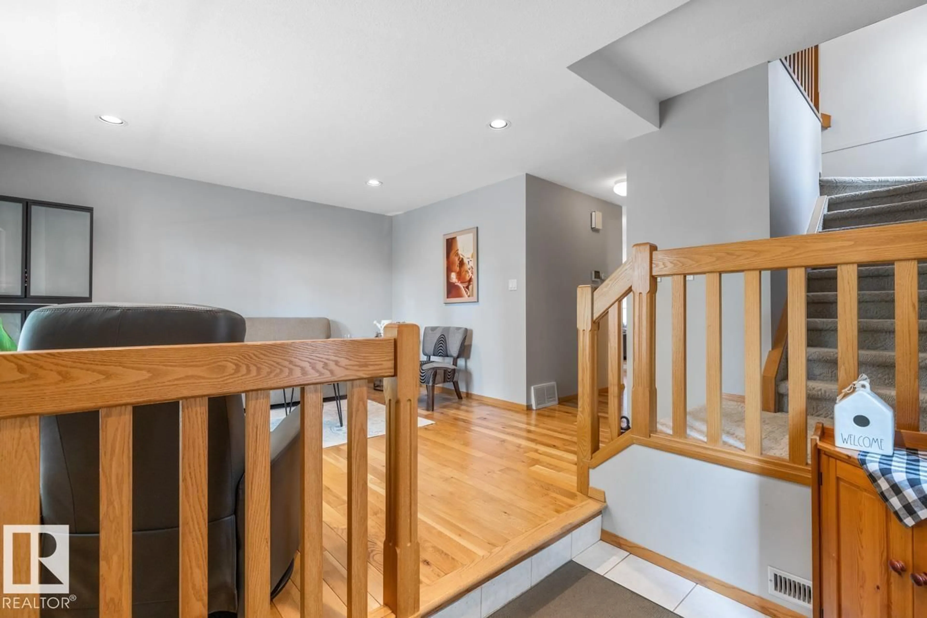 Indoor foyer for NW - 9237 95 ST, Edmonton Alberta T6C3W9