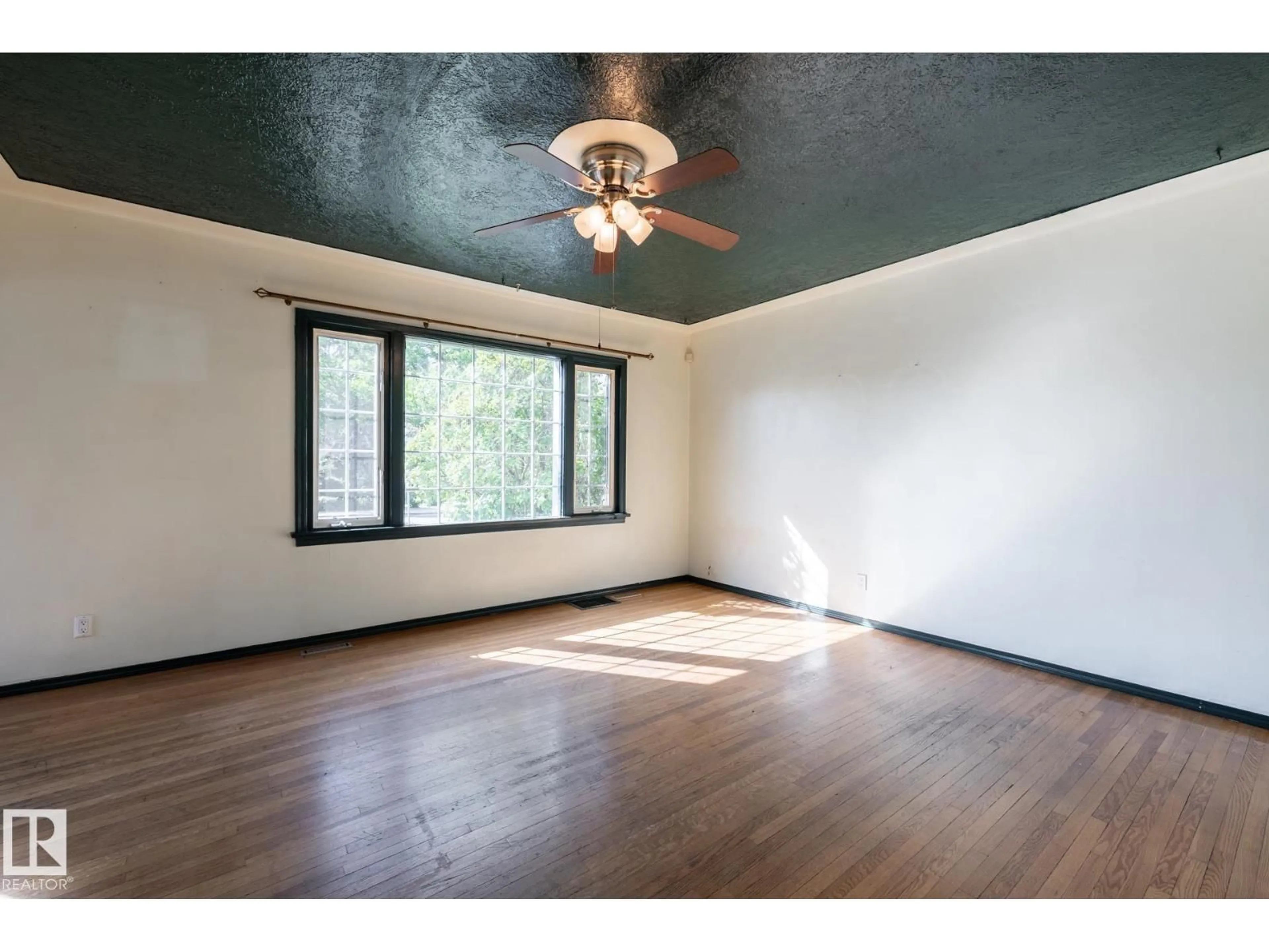 A pic of a room for 7602 109 ST, Edmonton Alberta T6G1C2