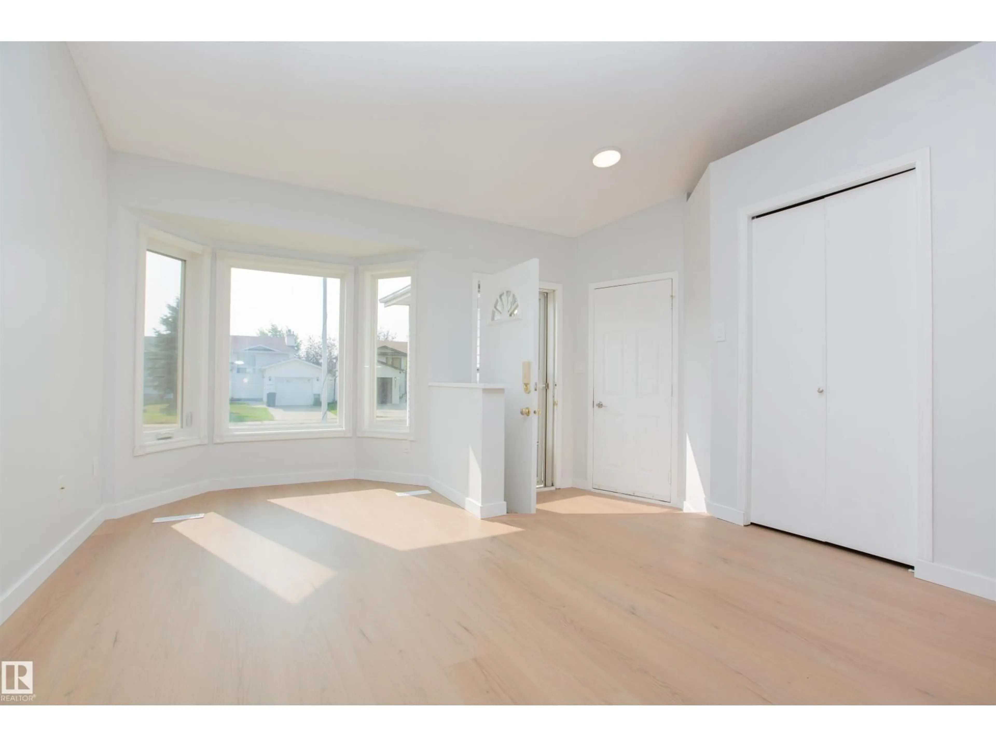 Indoor entryway for 9340 180A AV, Edmonton Alberta T5Z2J3