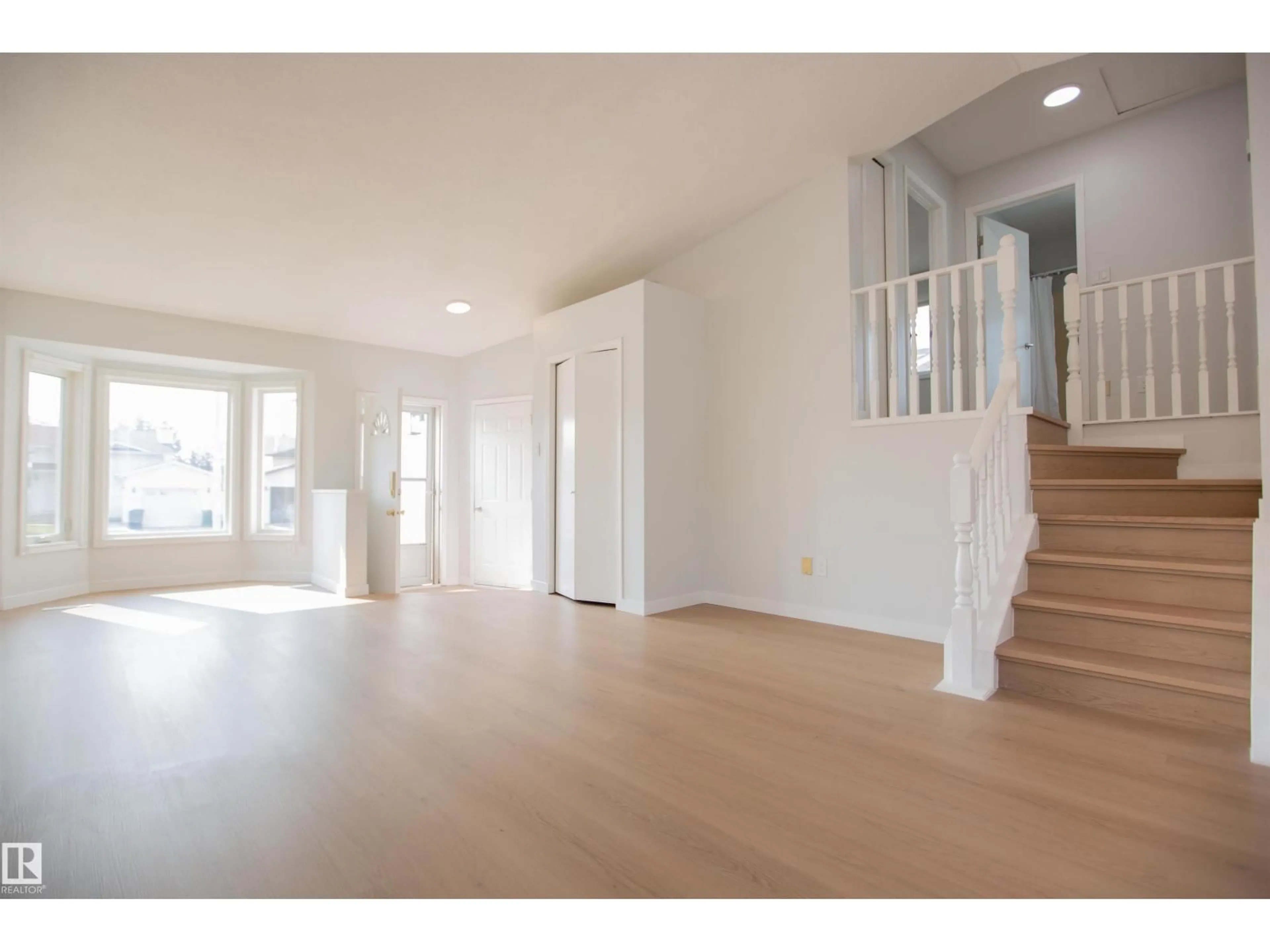 Indoor entryway for 9340 180A AV, Edmonton Alberta T5Z2J3