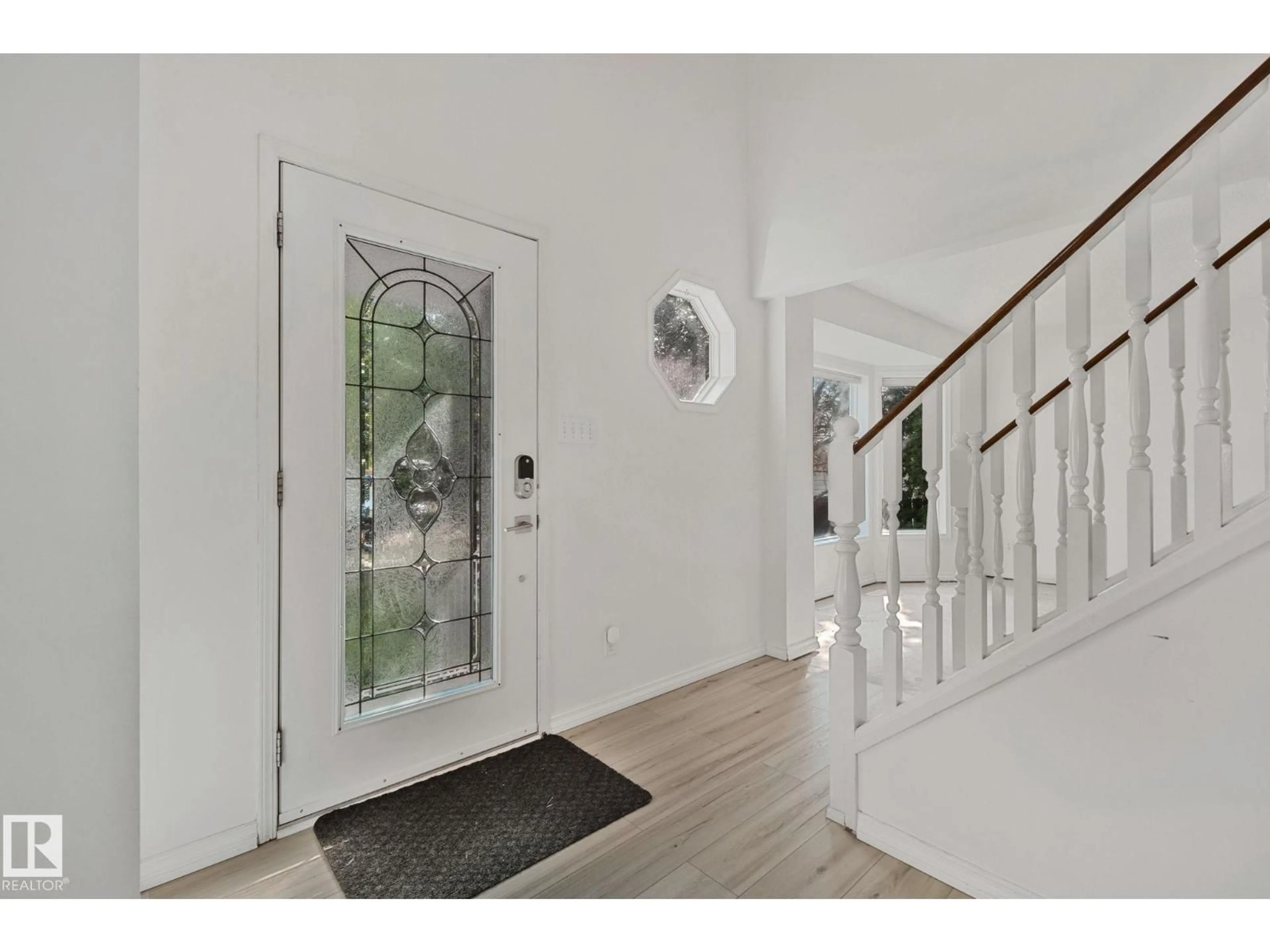 Indoor entryway for 4 LEXINGTON DR, St. Albert Alberta T8N4M6