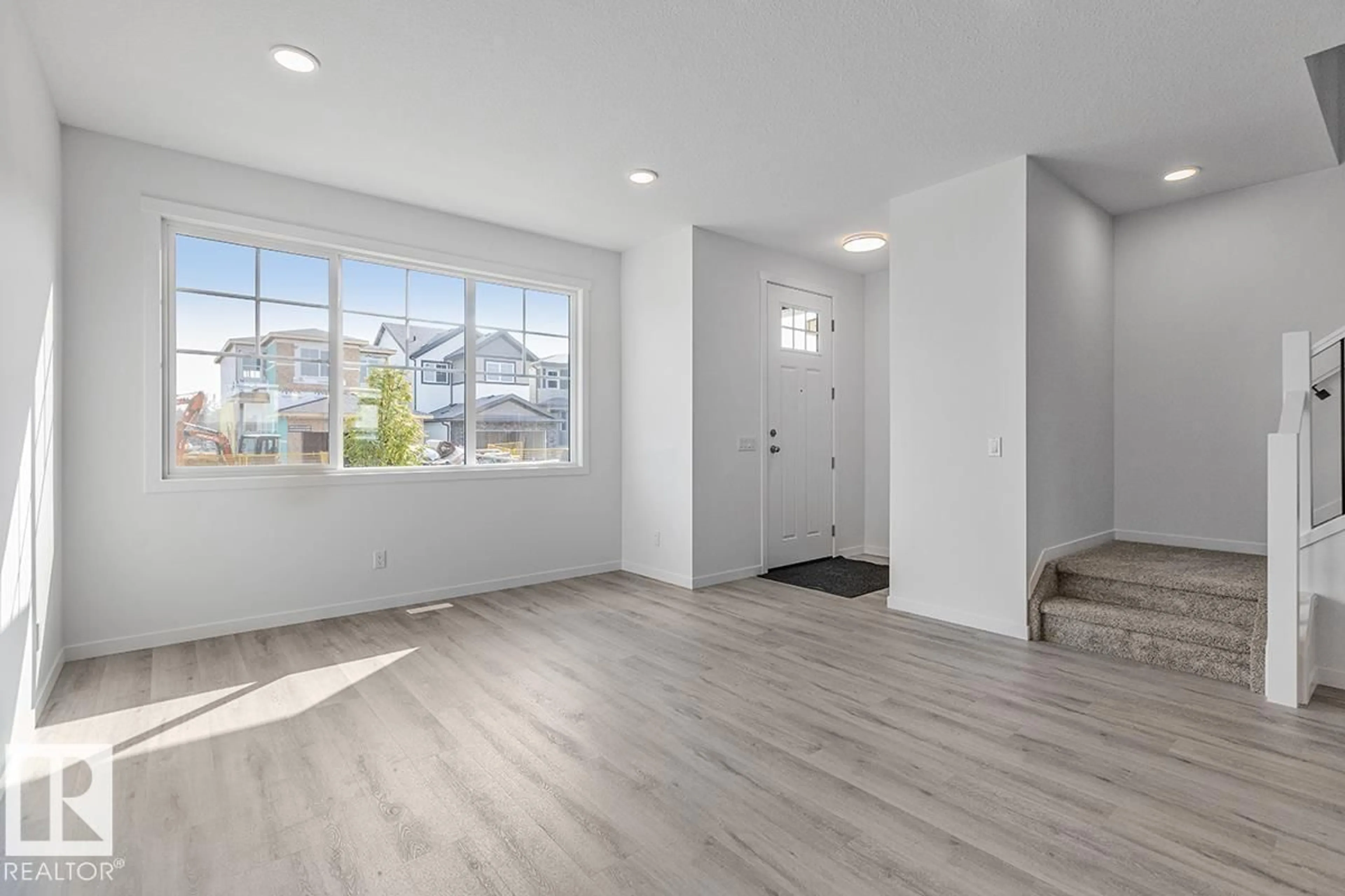 Indoor entryway for 3975 WREN LO, Edmonton Alberta T5S0S9