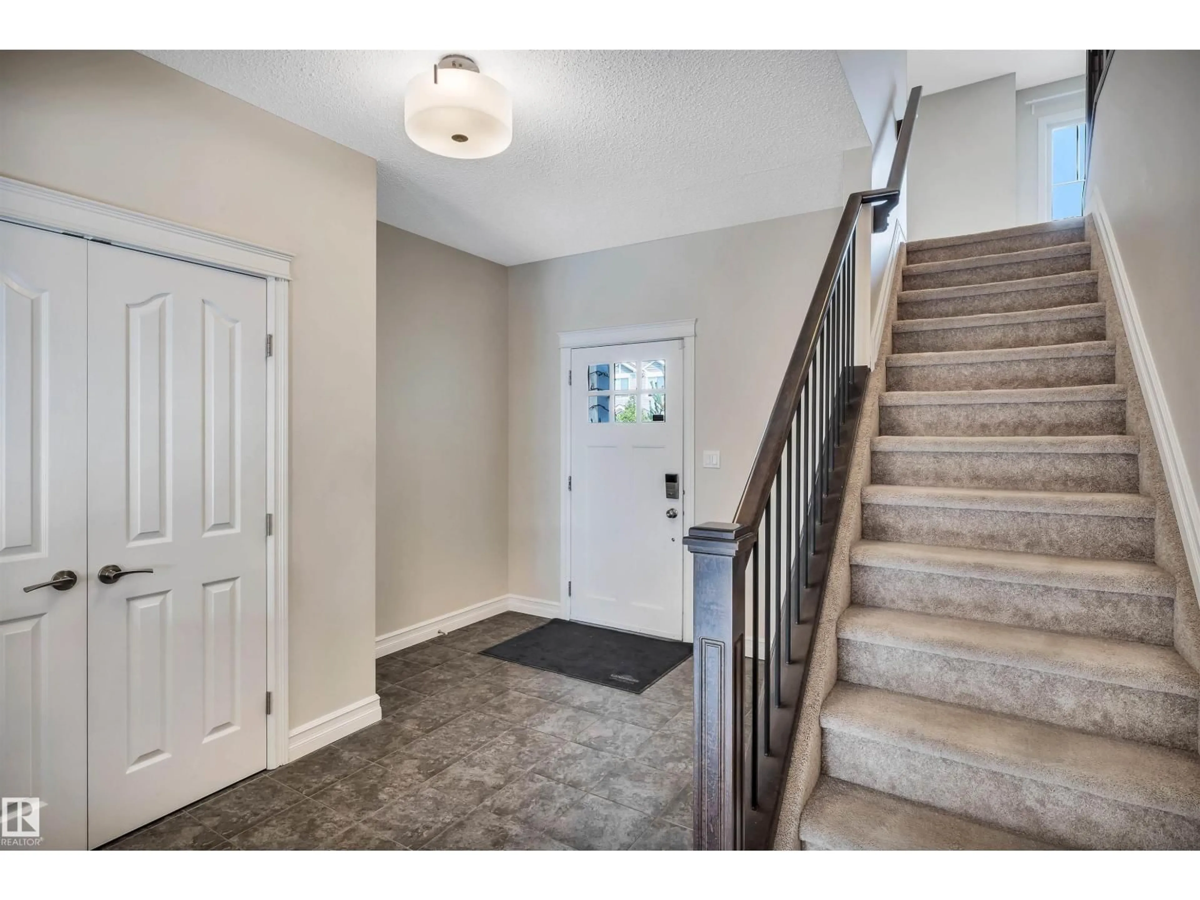 Indoor entryway for SW - 15827 10 AV, Edmonton Alberta T6W2H2