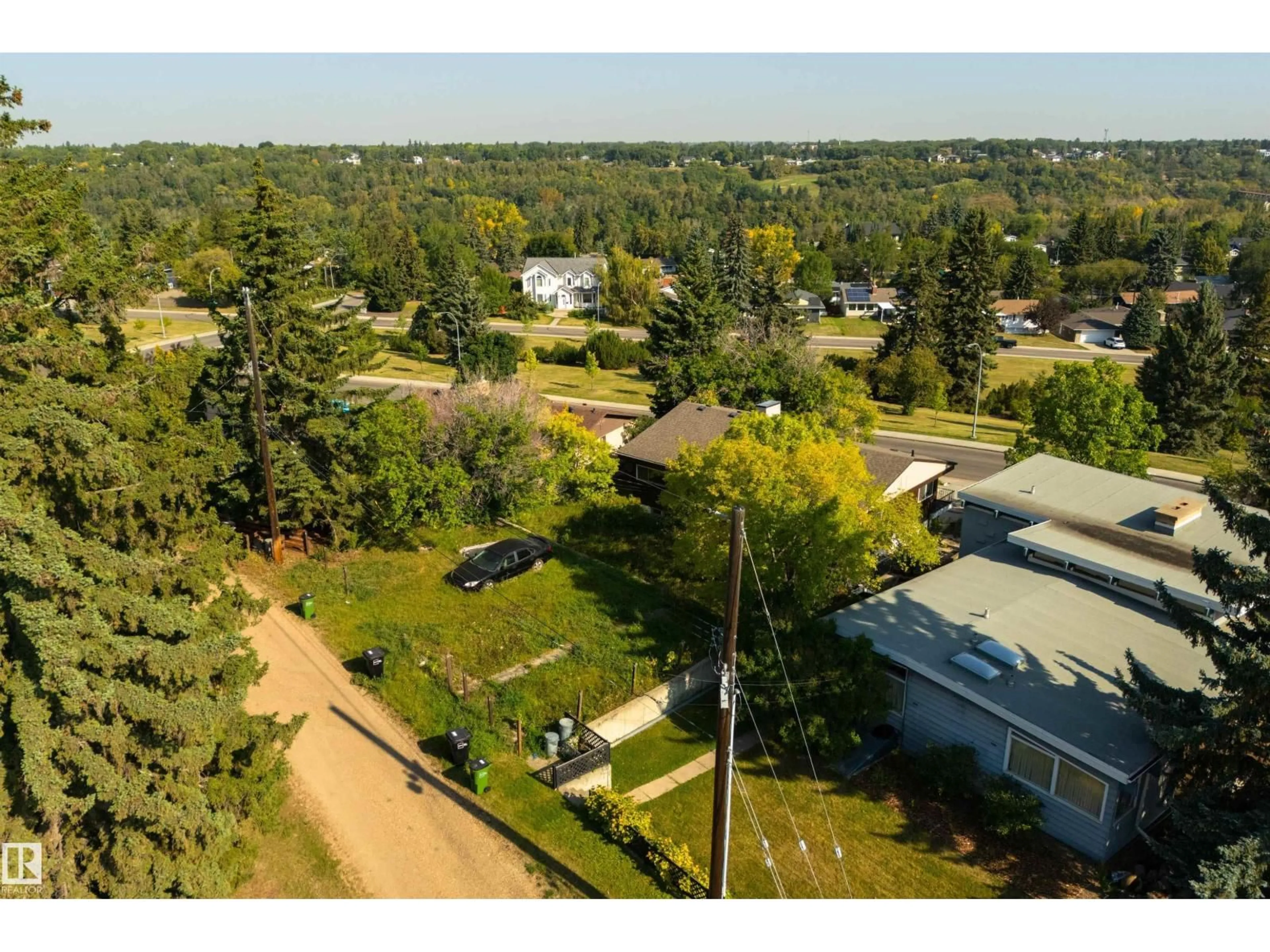 A pic from outside/outdoor area/front of a property/back of a property/a pic from drone, unknown for 6507 HARDISTY DR, Edmonton Alberta T6A3V2