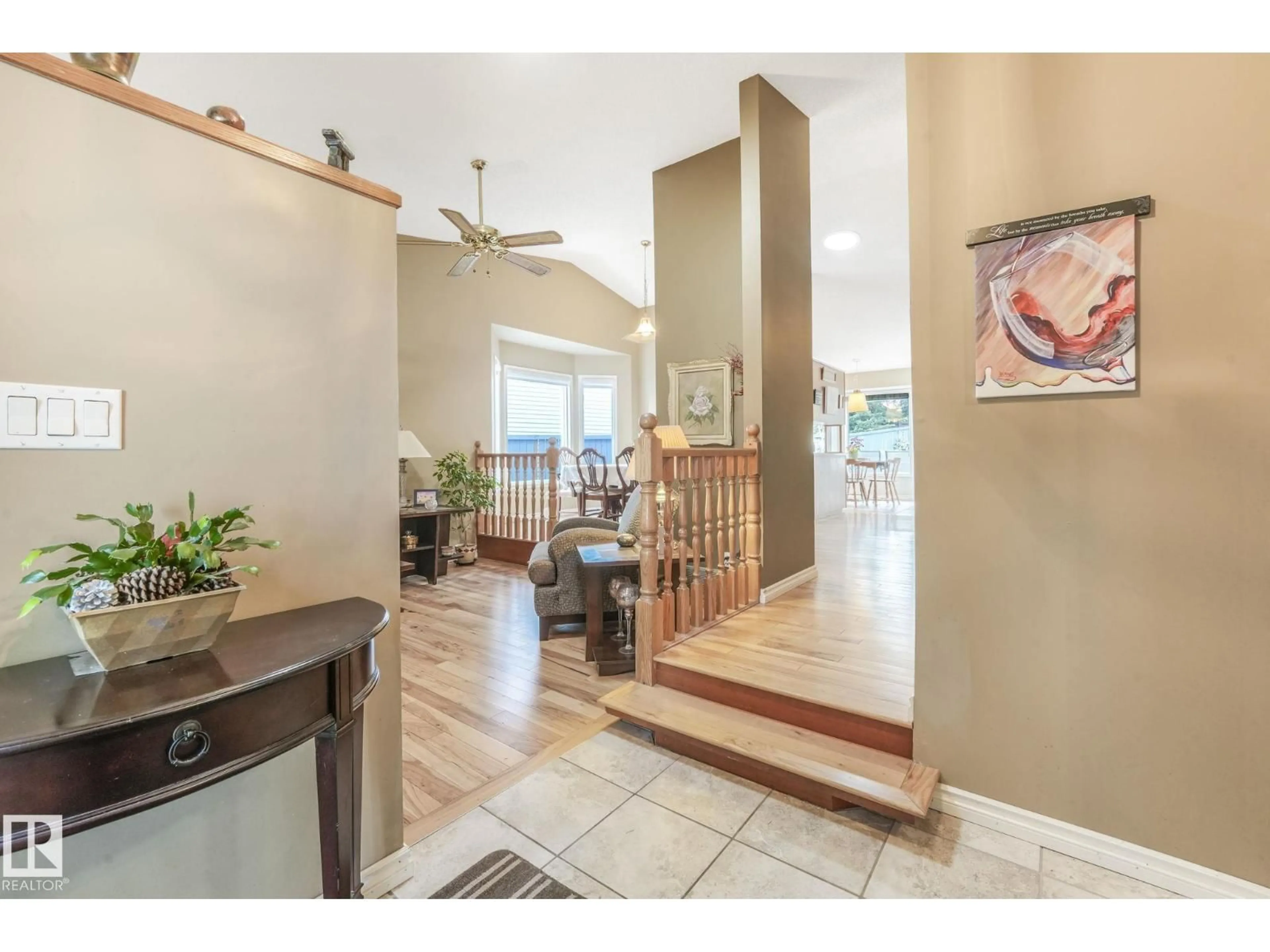 Indoor entryway for 720 HENDRA CR, Edmonton Alberta T6R1S6