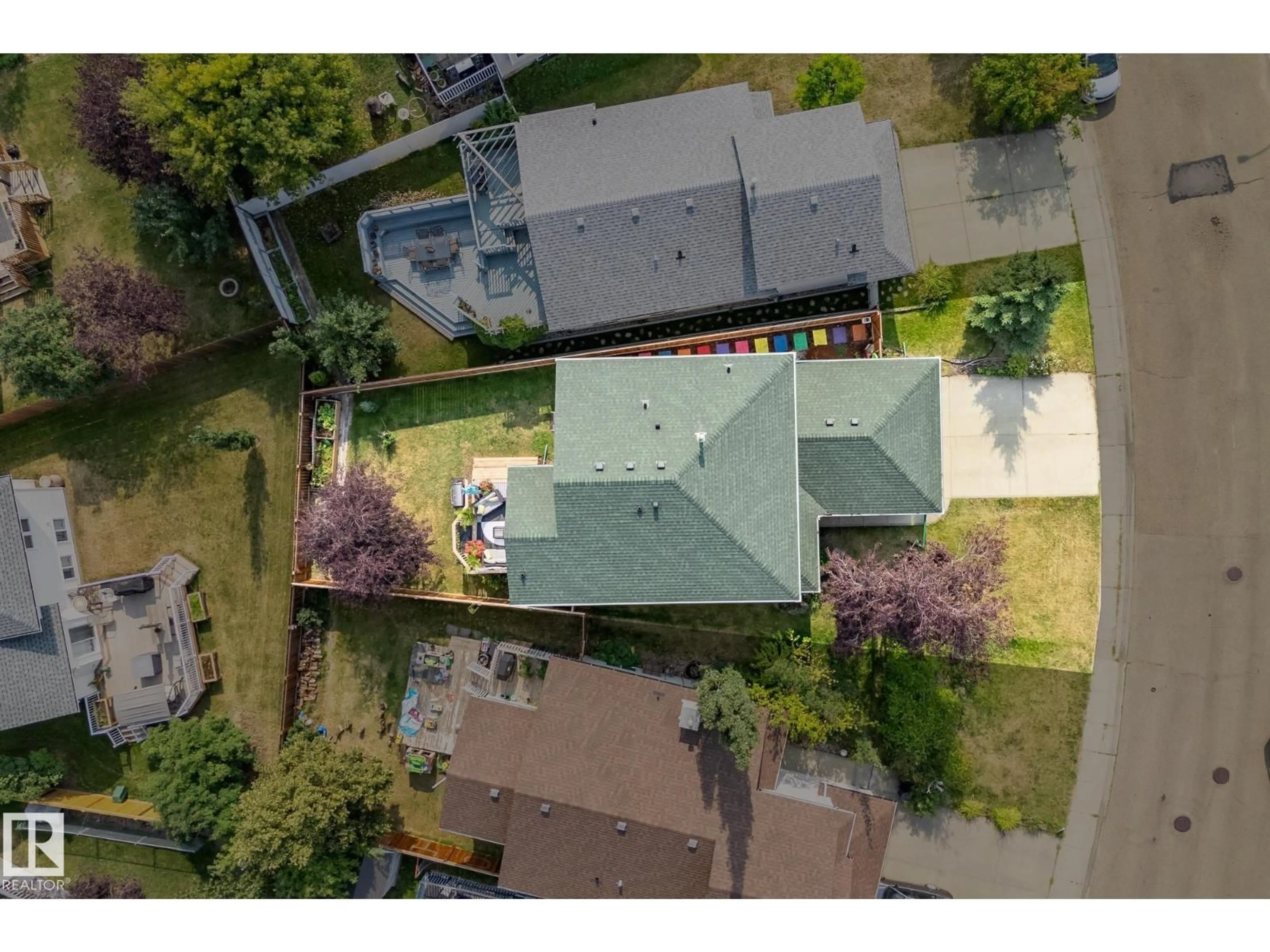 A pic from outside/outdoor area/front of a property/back of a property/a pic from drone, street for NW - 3931 33 ST, Edmonton Alberta T5T1J7