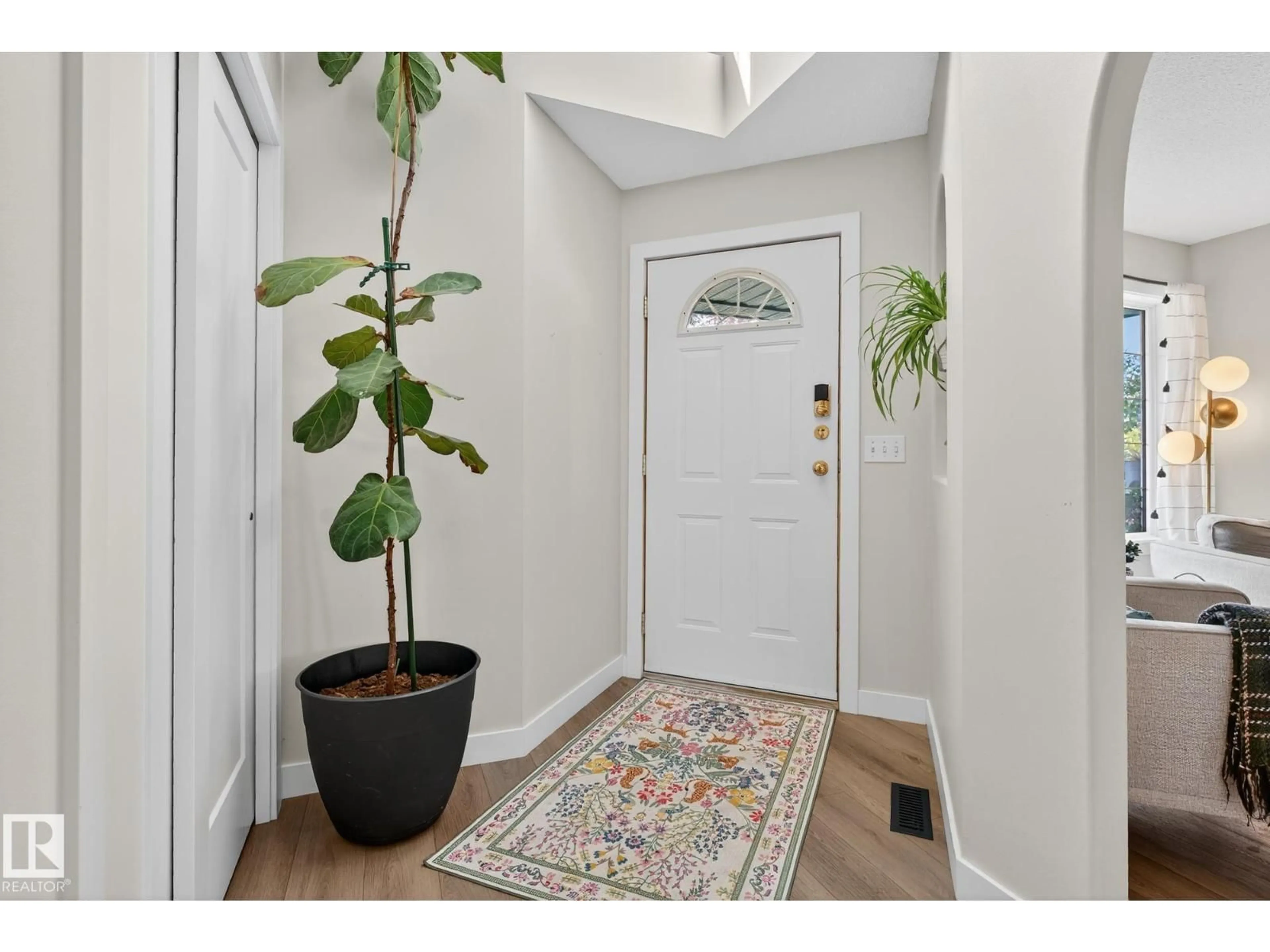 Indoor entryway for NW - 3931 33 ST, Edmonton Alberta T5T1J7