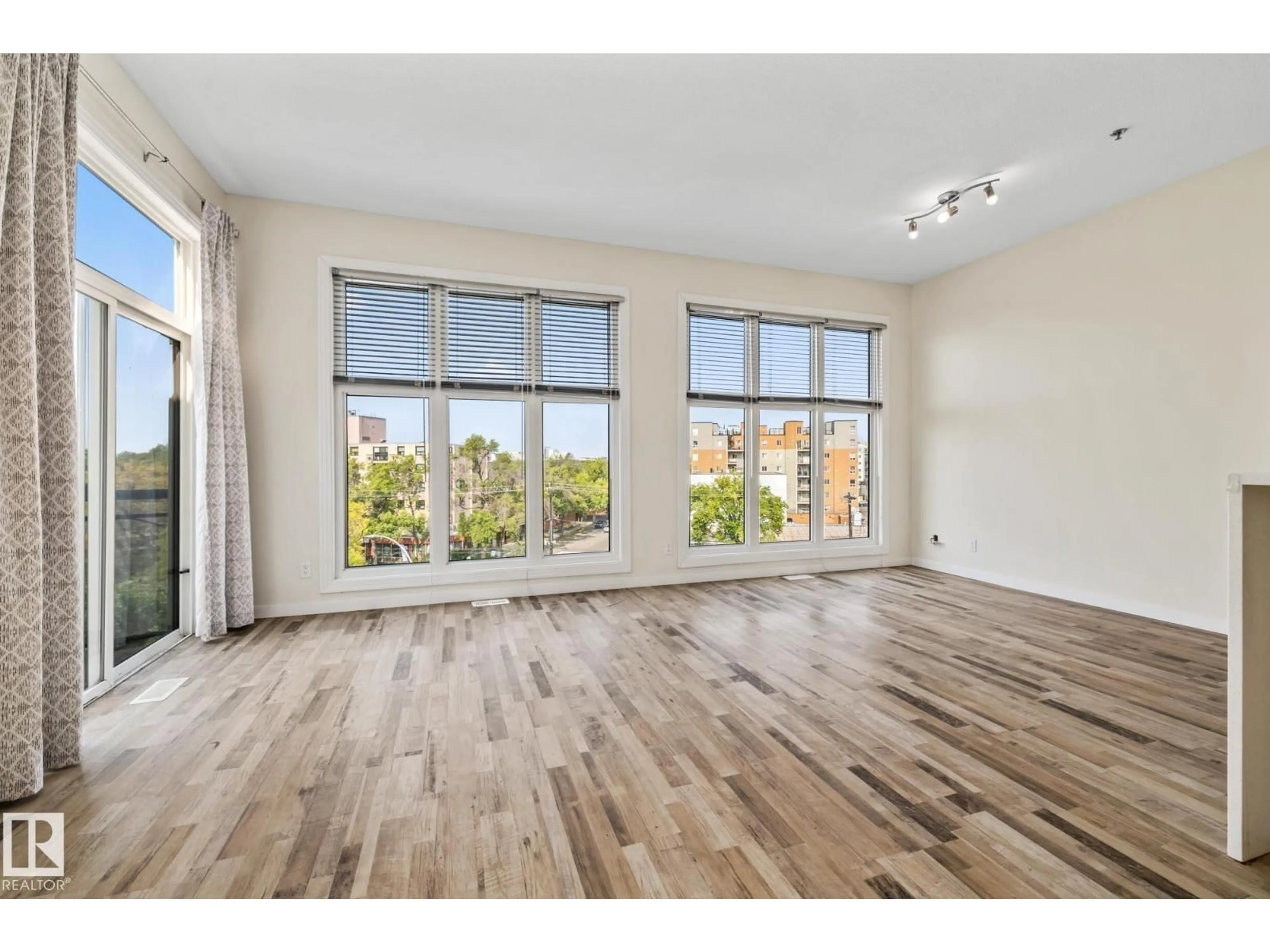 A pic of a room for 10147 - 505 112 ST NW, Edmonton Alberta T5K1M1