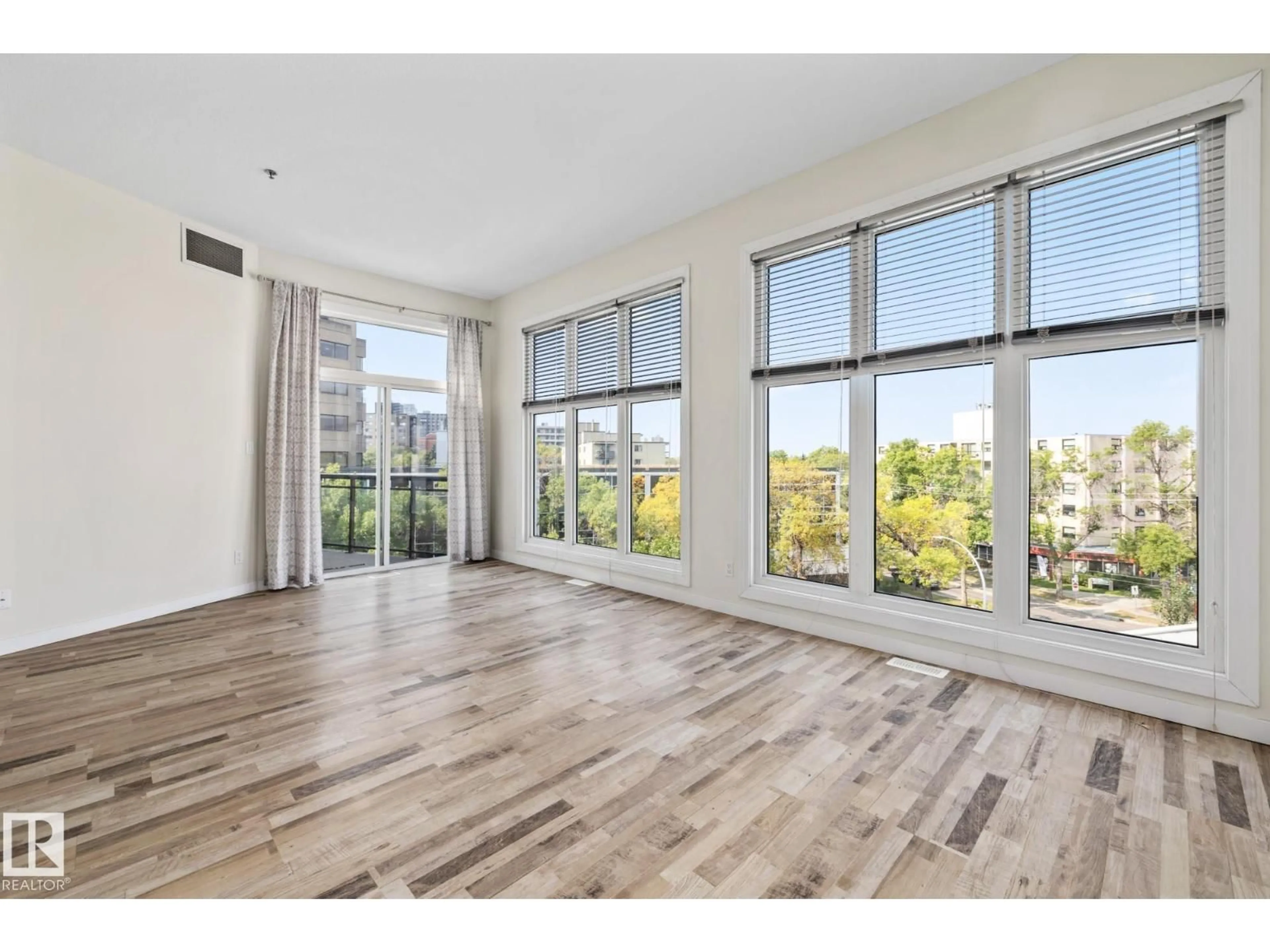 A pic of a room for 10147 - 505 112 ST NW, Edmonton Alberta T5K1M1