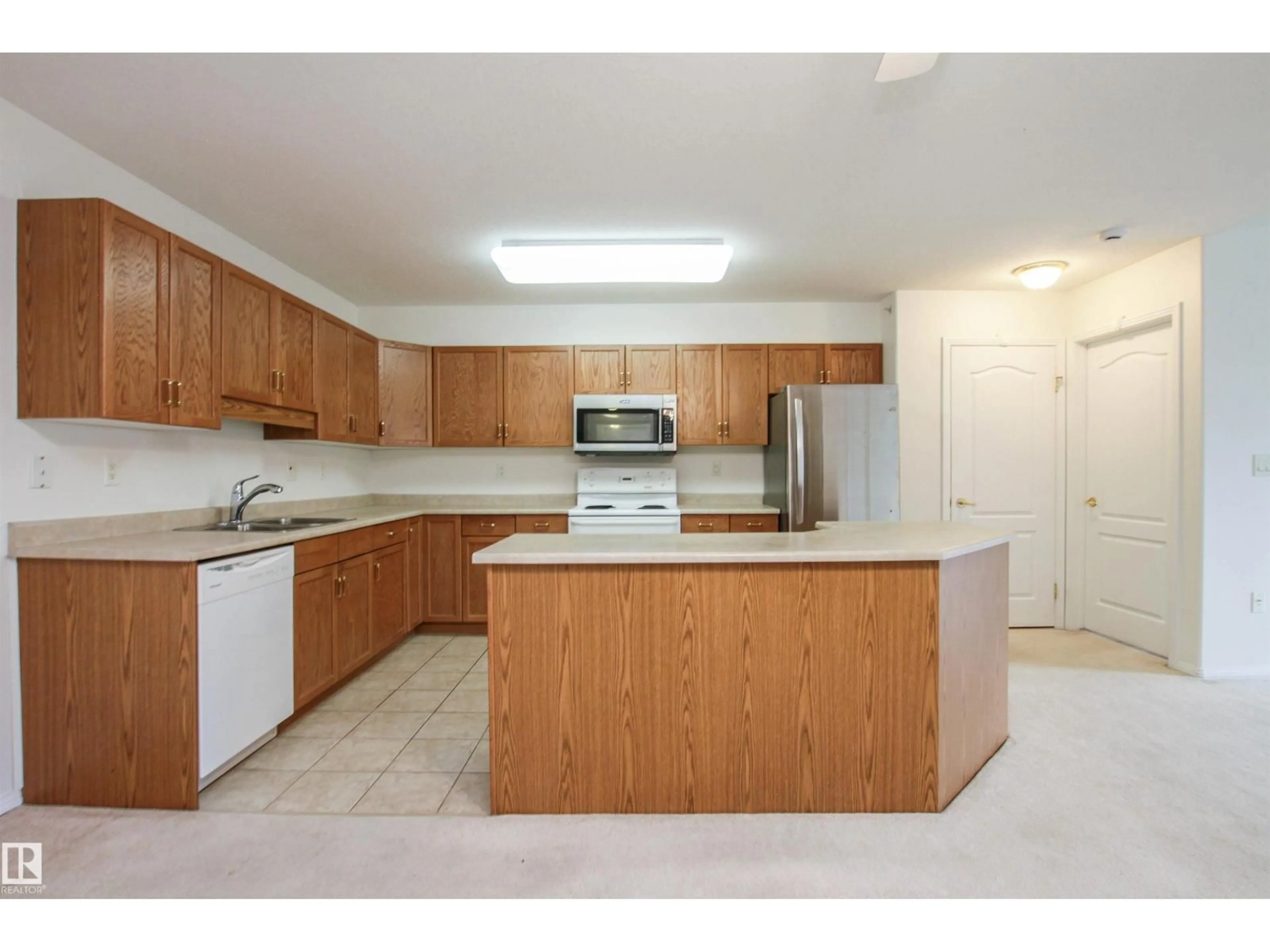 Standard kitchen, unknown for 8912 156 ST, Edmonton Alberta T5R5Z2