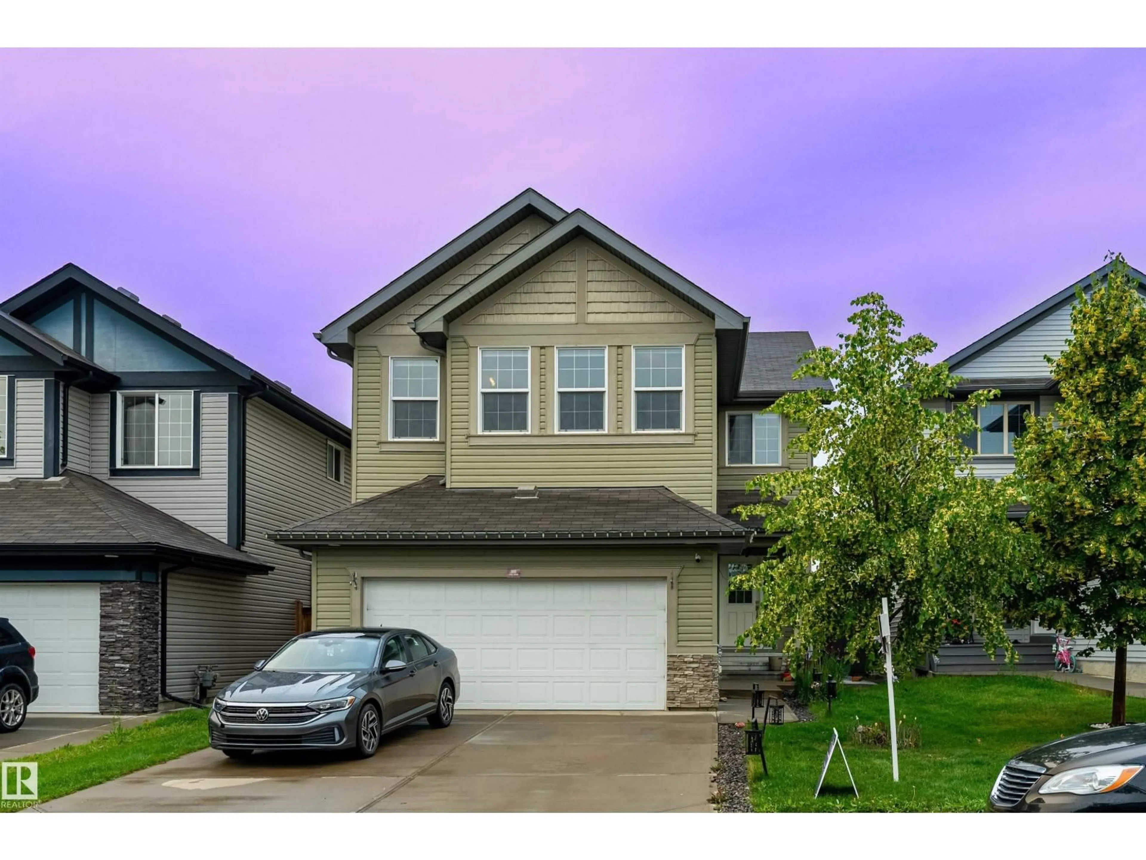 Home with vinyl exterior material, street for 2922 17A AVENUE, Edmonton Alberta T6T0R8