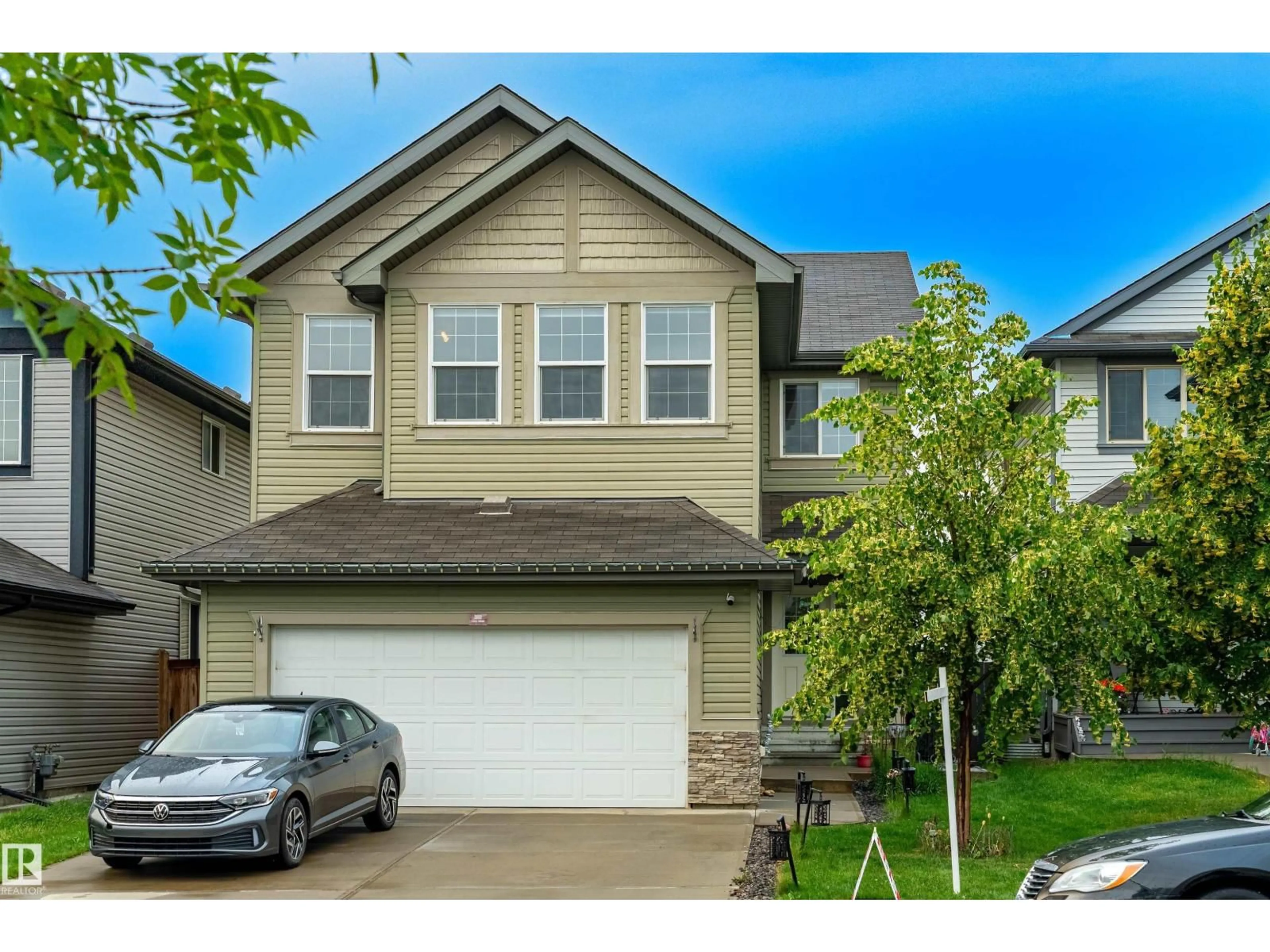 Home with vinyl exterior material, street for 2922 17A AVENUE, Edmonton Alberta T6T0R8