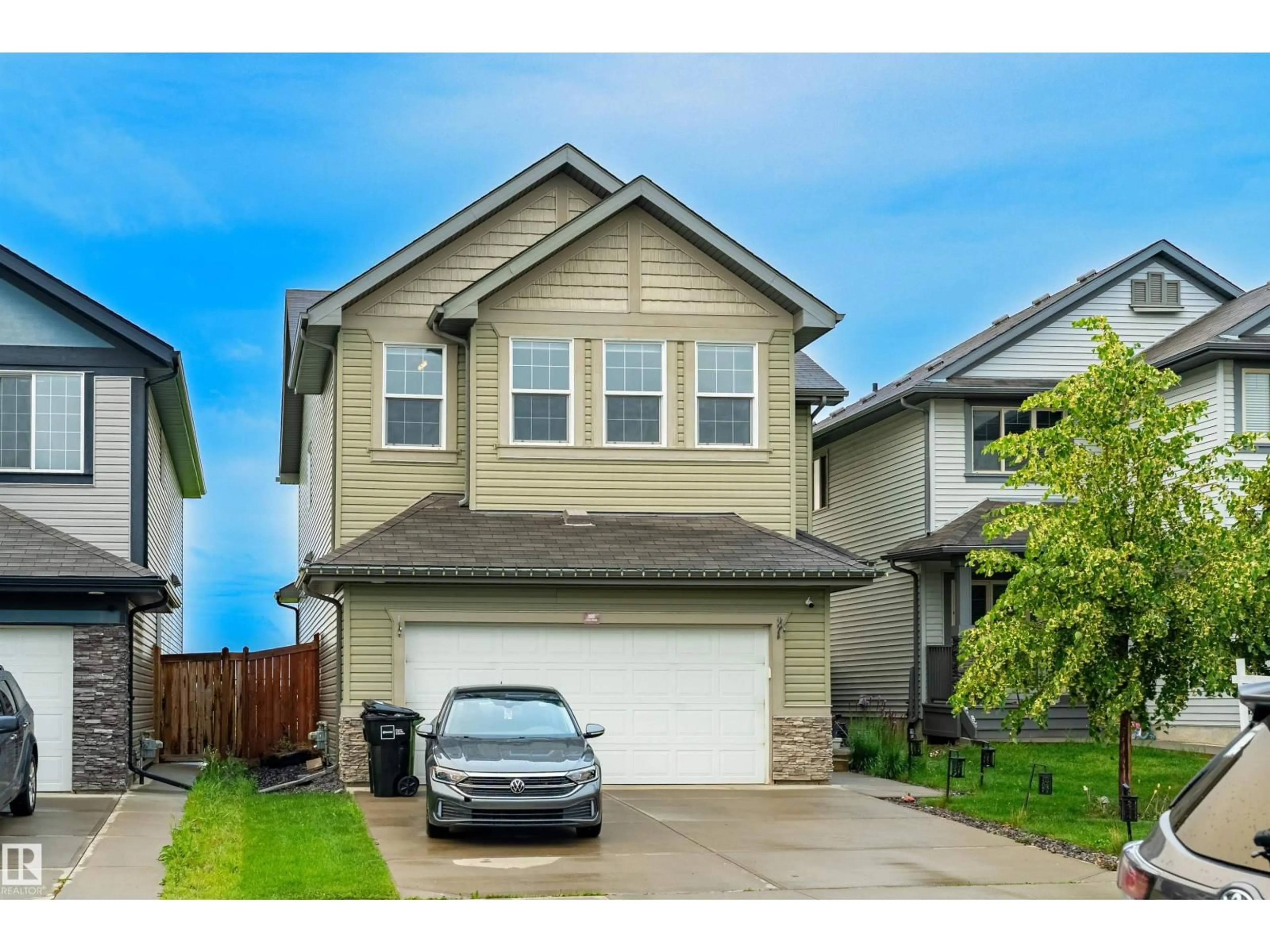 Home with vinyl exterior material, street for 2922 17A AVENUE, Edmonton Alberta T6T0R8