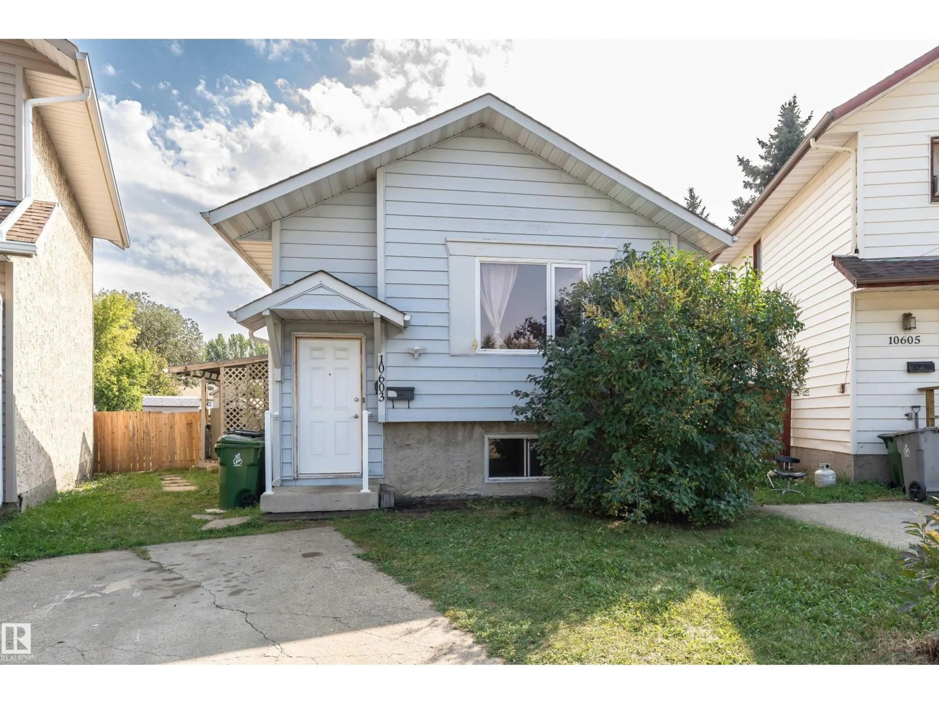 Home with vinyl exterior material, street for 10603 98 AV, Morinville Alberta T8R1E4