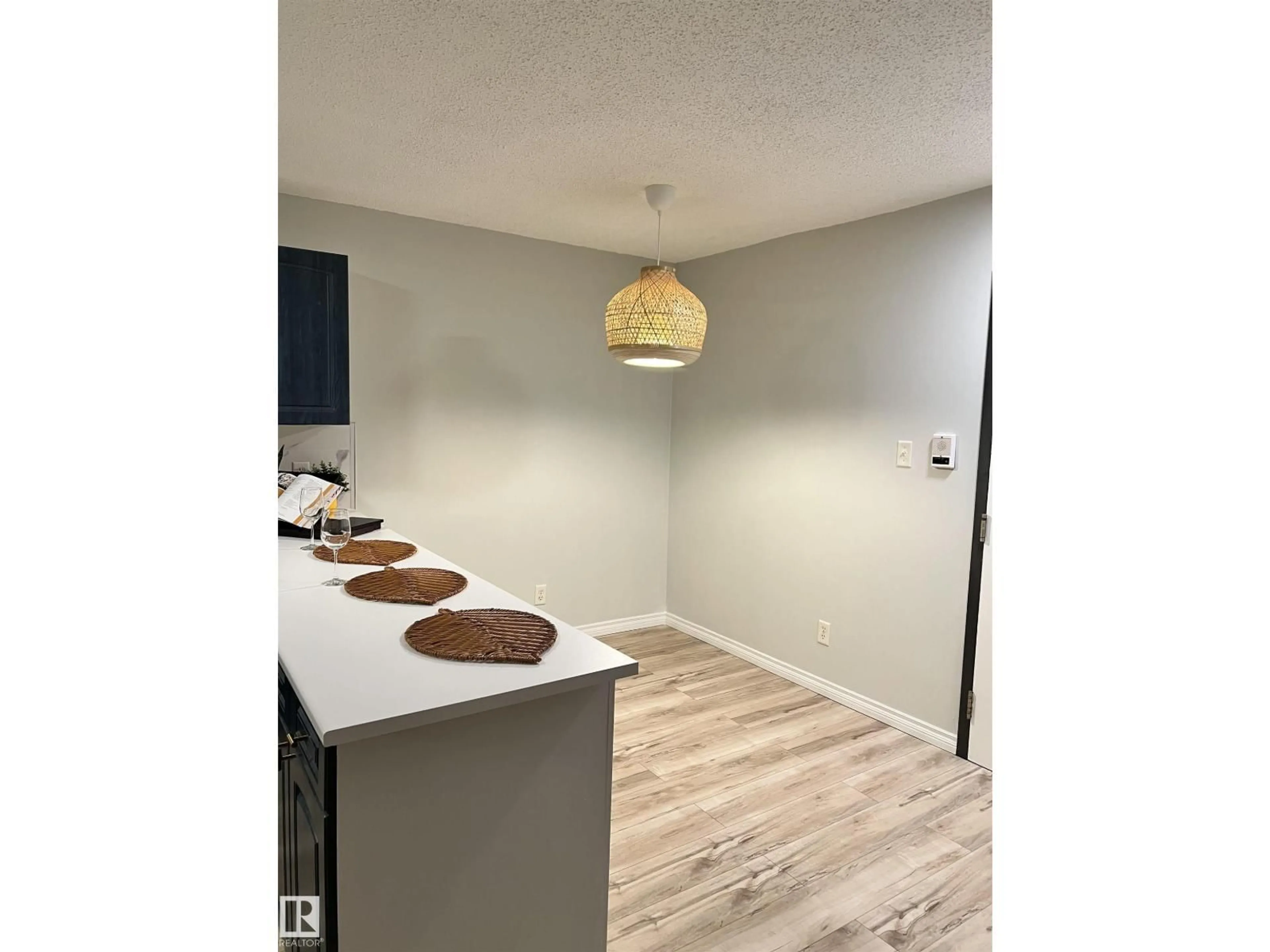 Unknown for #102 - 11825 71 ST, Edmonton Alberta T5B1W4