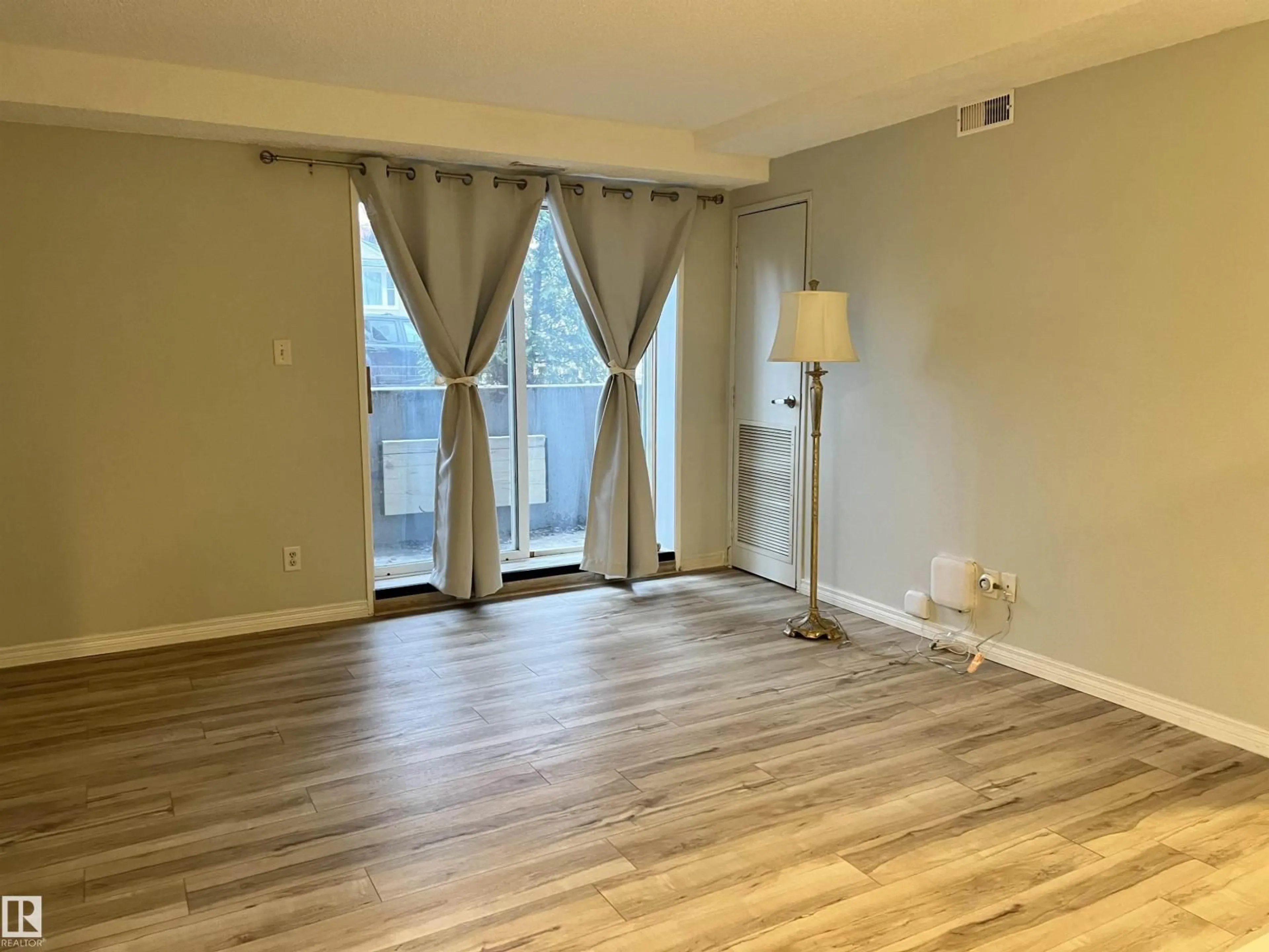 A pic of a room for #102 - 11825 71 ST, Edmonton Alberta T5B1W4