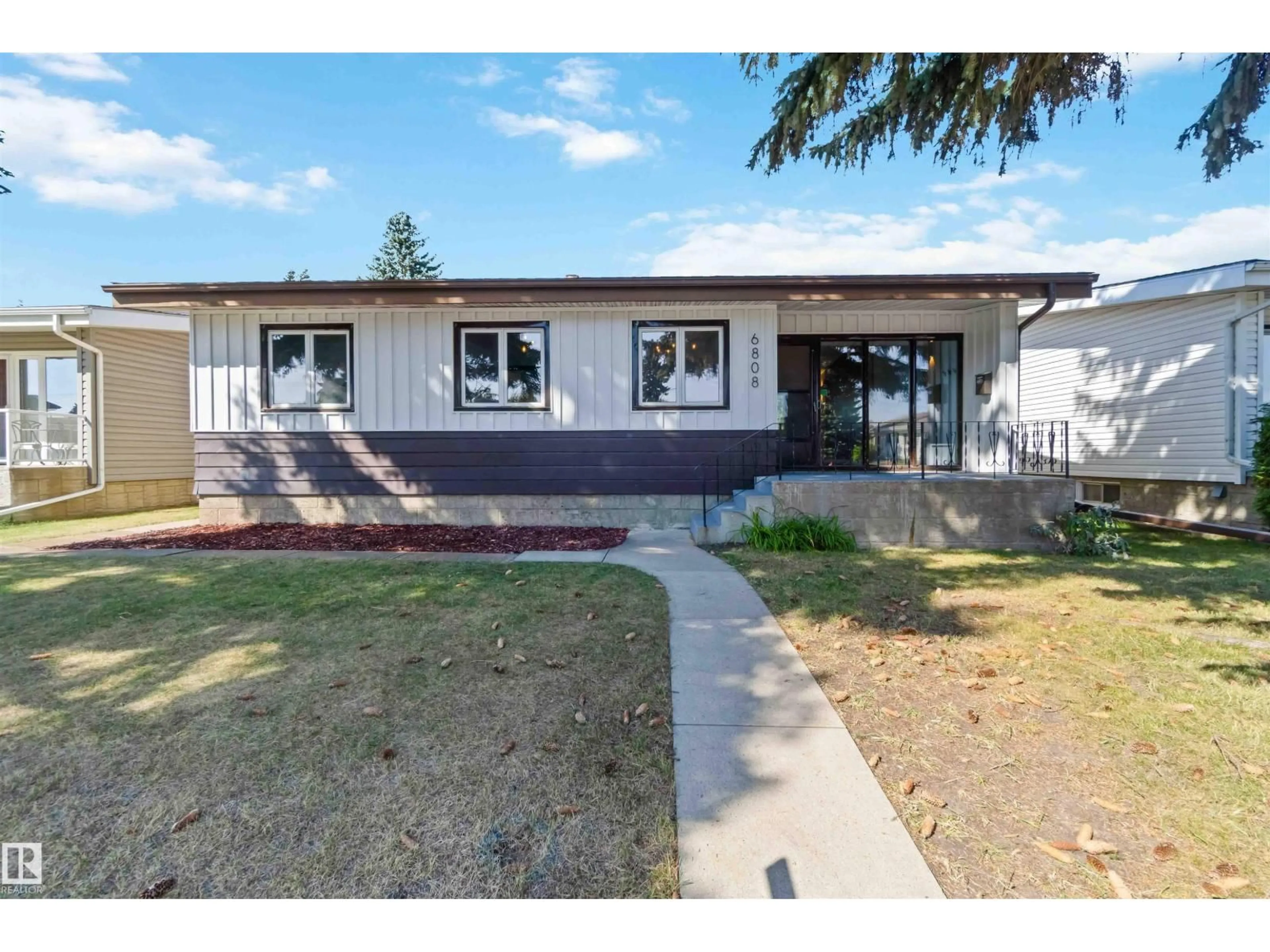 Home with vinyl exterior material, street for 6808 95 AV, Edmonton Alberta T6B1A8