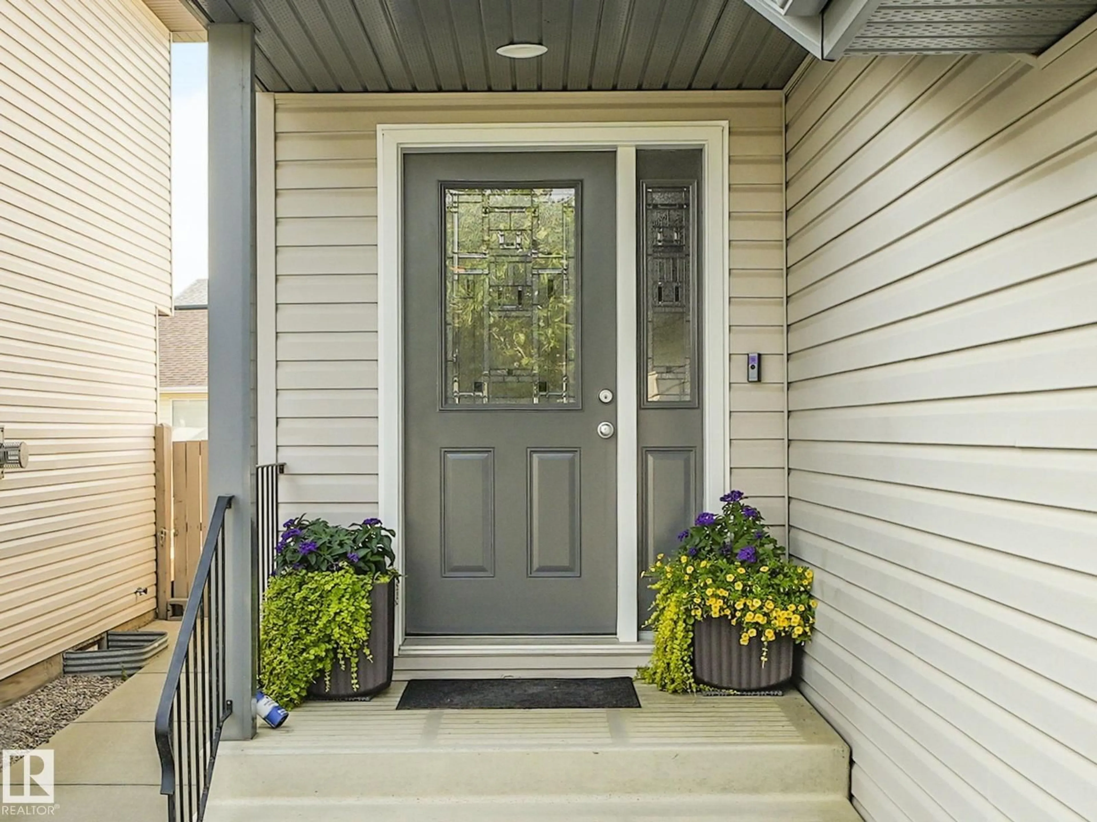 Indoor entryway for 250 KLARVATTEN RD, Edmonton Alberta T5Z3R5