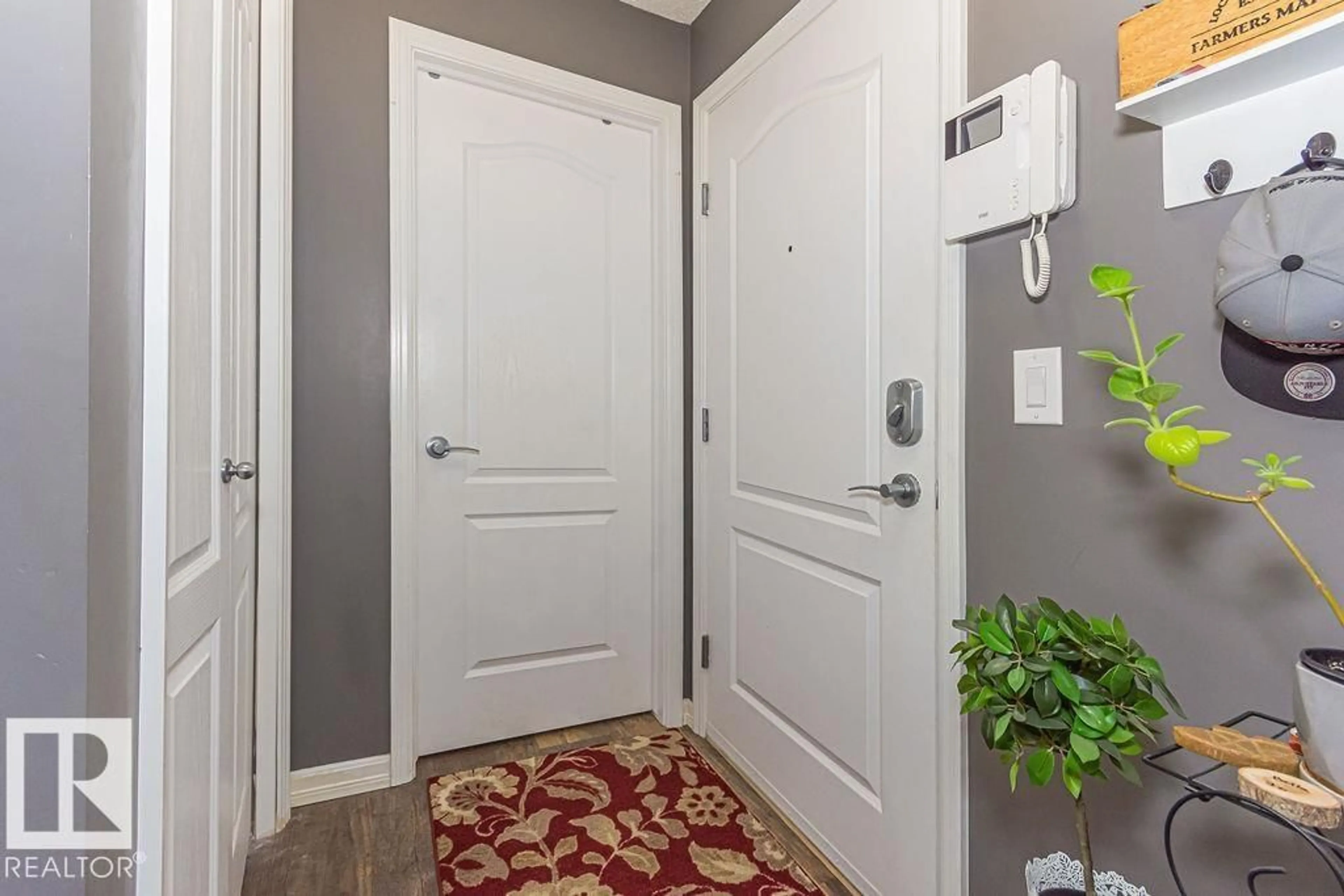 Indoor entryway for 271 - 117 CHARLOTTE WY, Sherwood Park Alberta T8H0N9