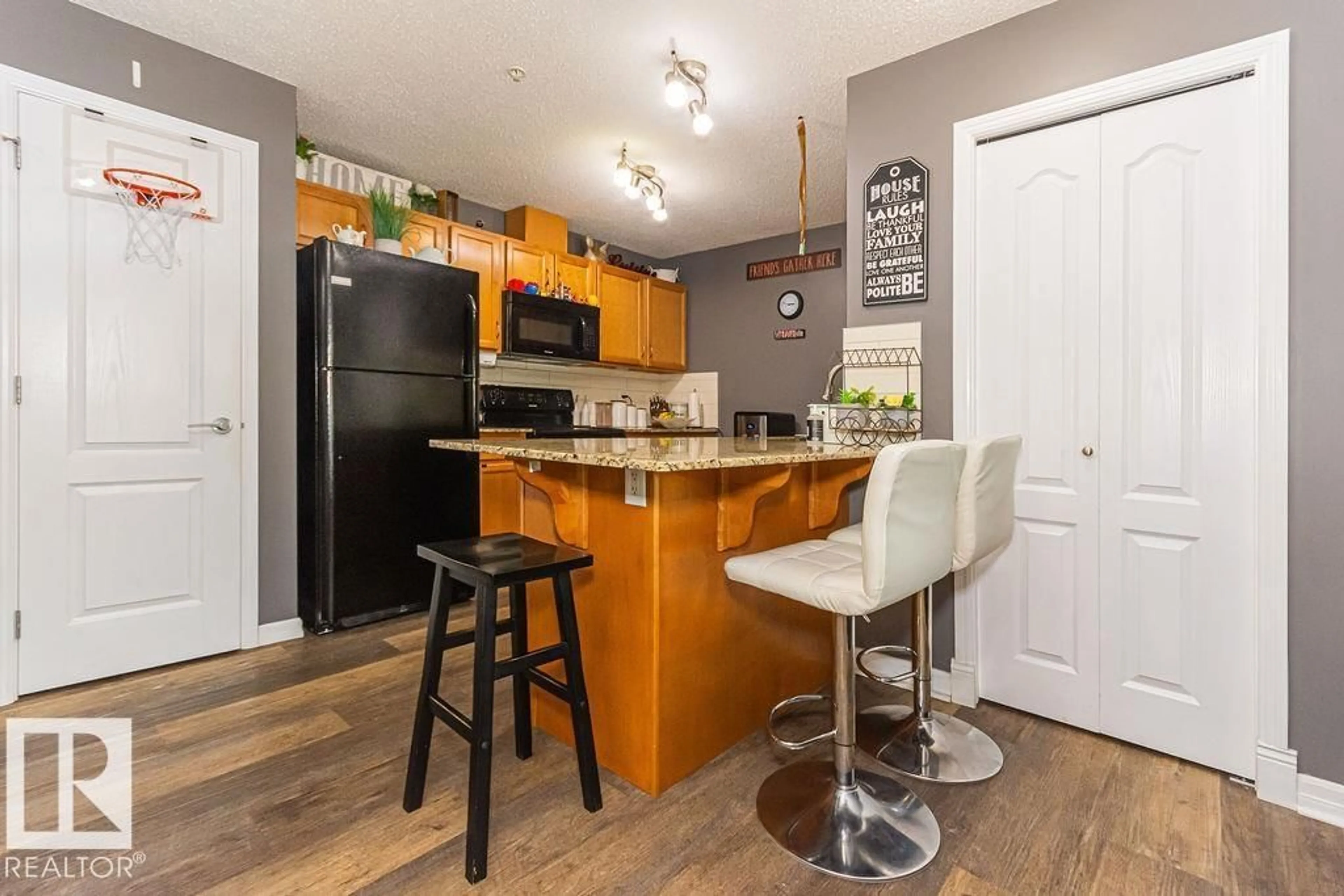 Standard kitchen, wood/laminate floor for 271 - 117 CHARLOTTE WY, Sherwood Park Alberta T8H0N9