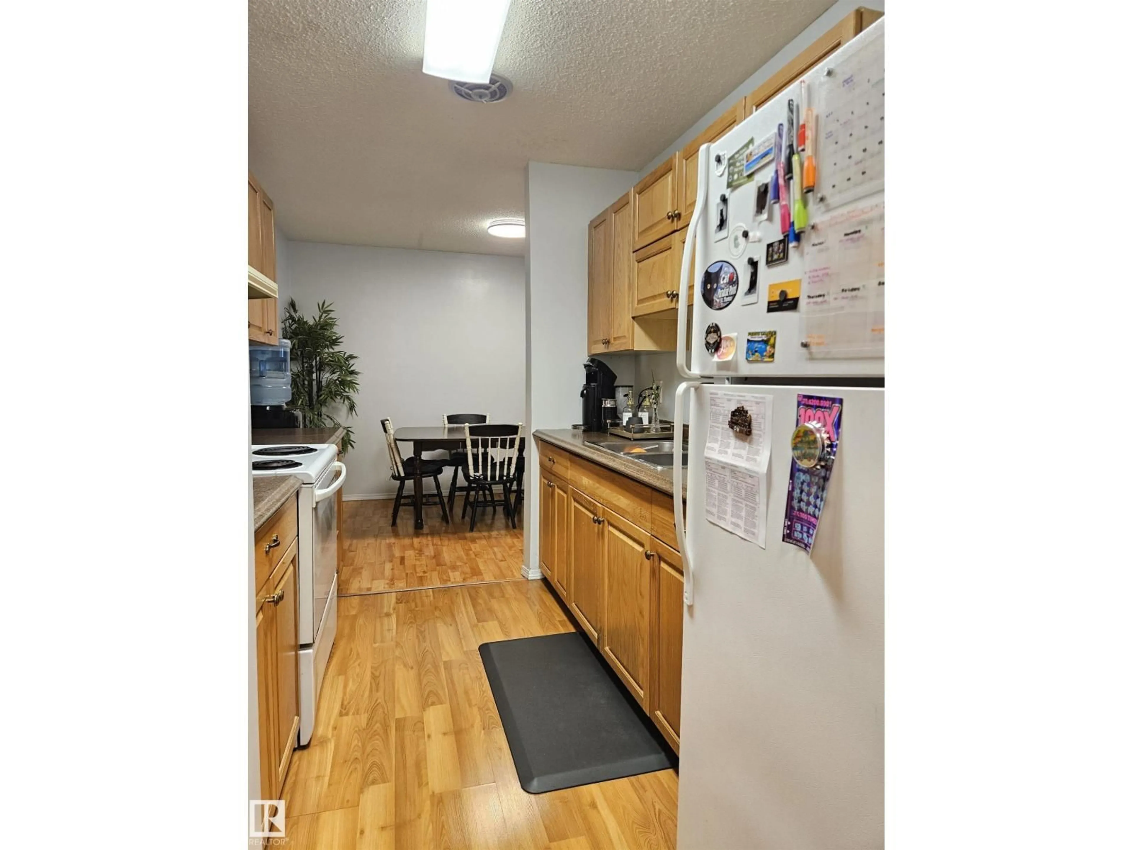 Standard kitchen, unknown for 18277 84 AV, Edmonton Alberta T5T1T7