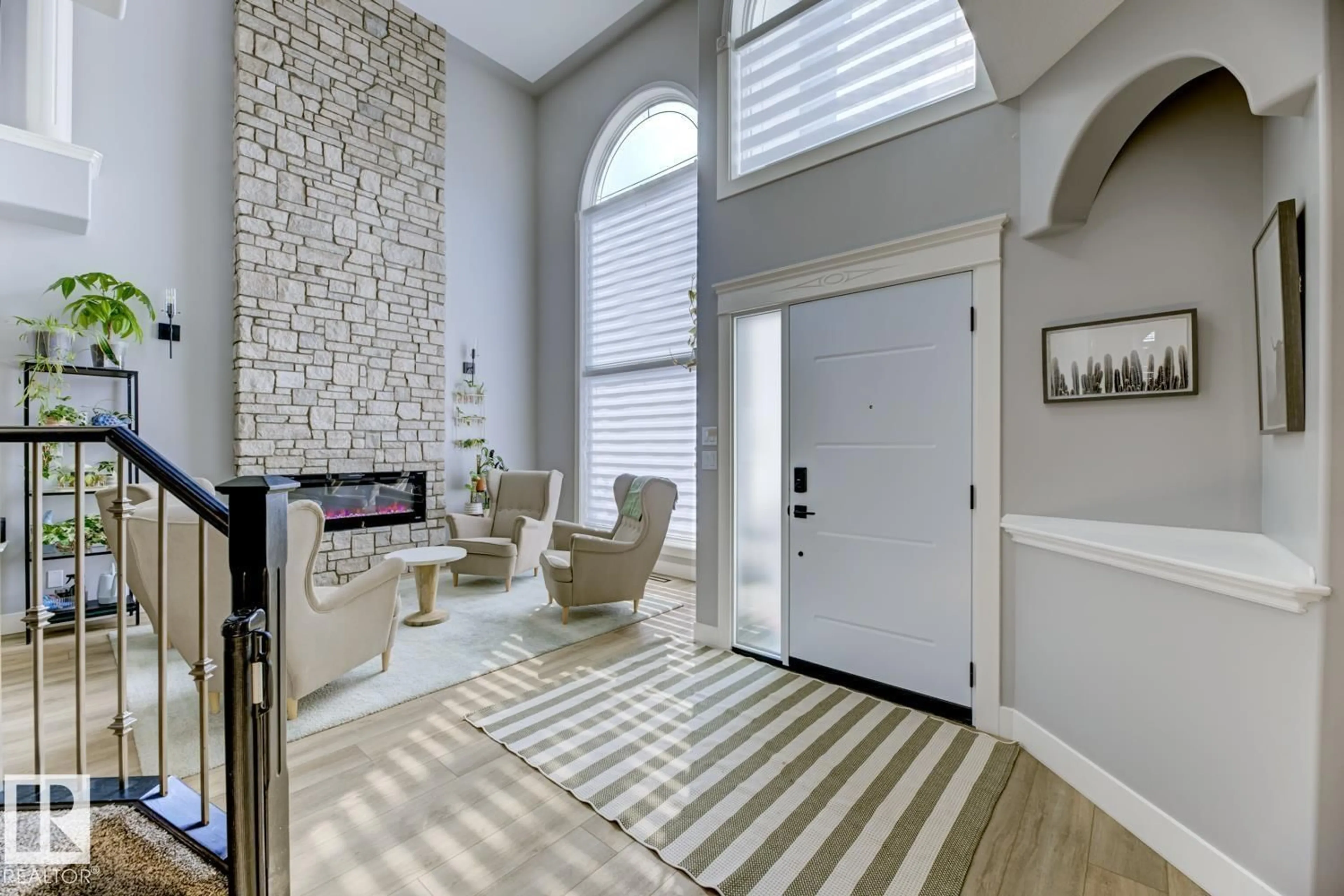 Indoor entryway for 3449 32A ST, Edmonton Alberta T6T1T7