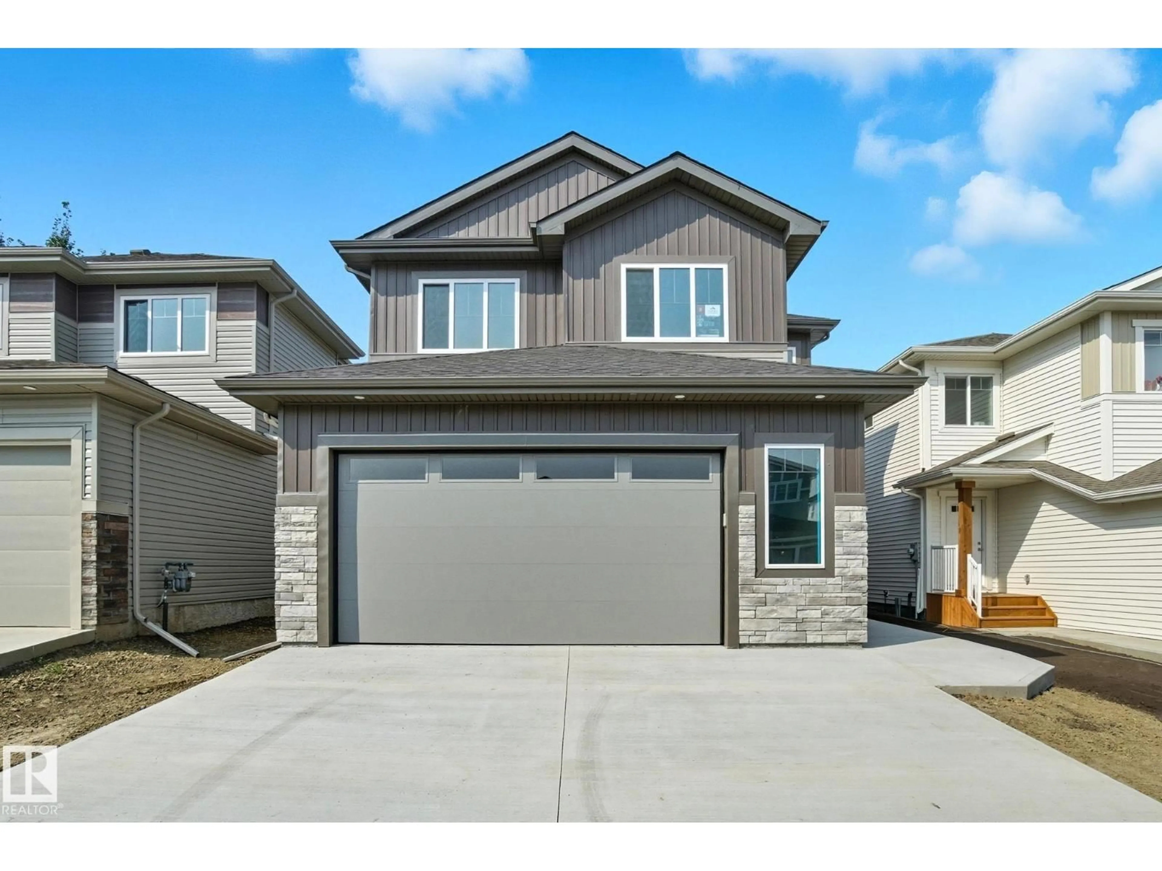 Home with vinyl exterior material, street for 3 HORIZON LI, Spruce Grove Alberta T7X0X5