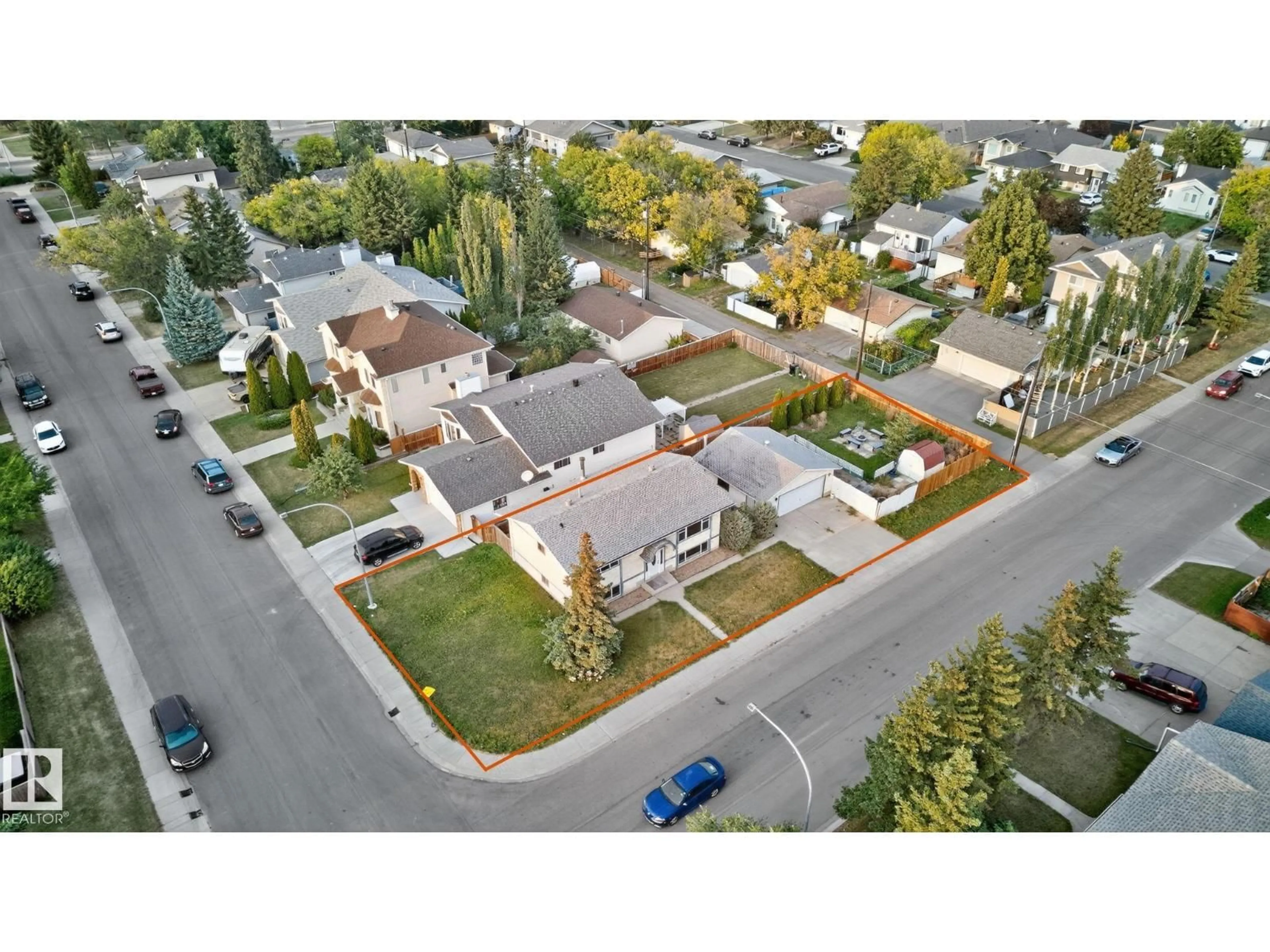 A pic from outside/outdoor area/front of a property/back of a property/a pic from drone, street for NW - 15424 99 AV, Edmonton Alberta T5P4K5