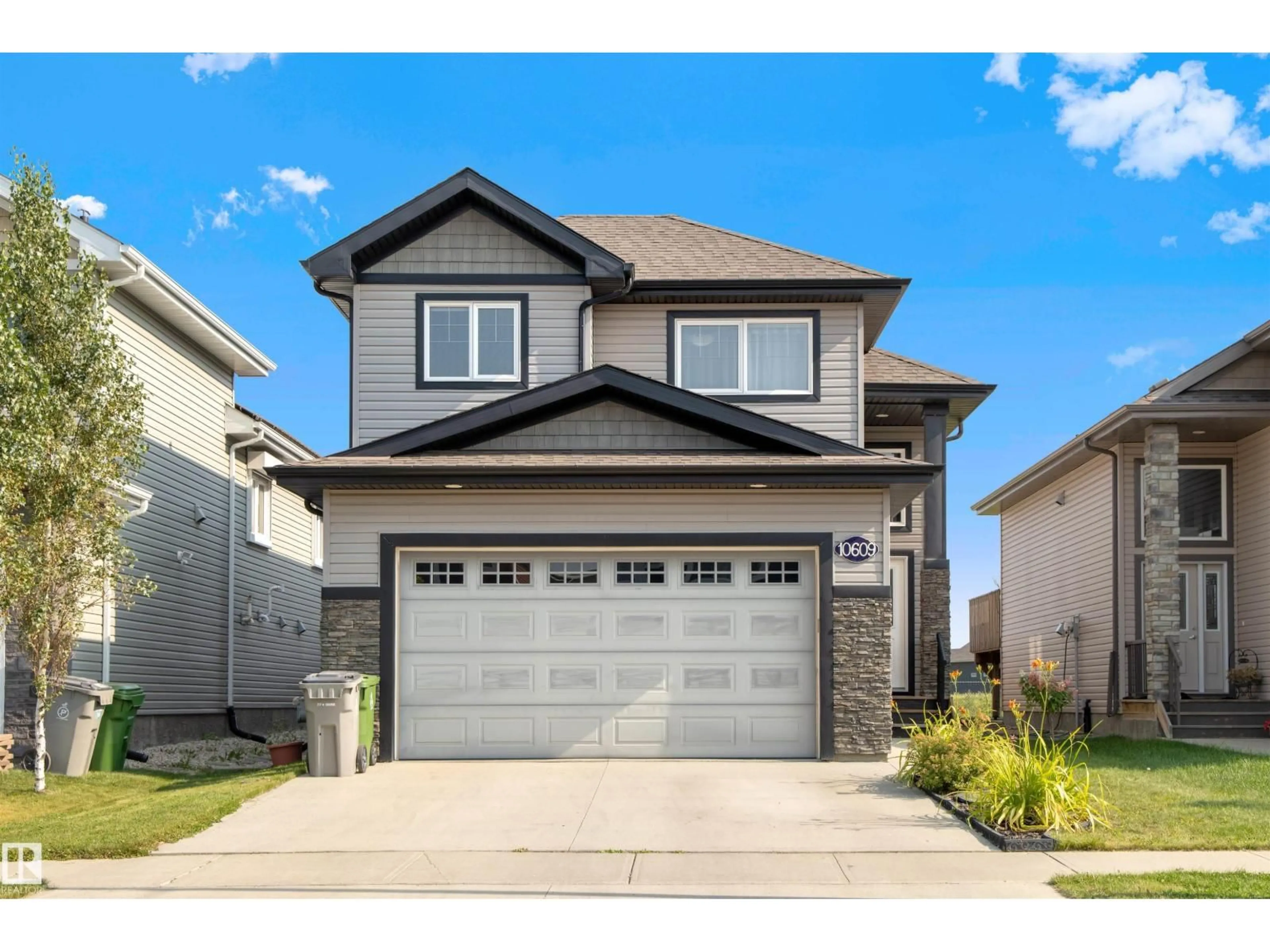 Home with vinyl exterior material, street for 10609 96 ST, Morinville Alberta T8R2N5