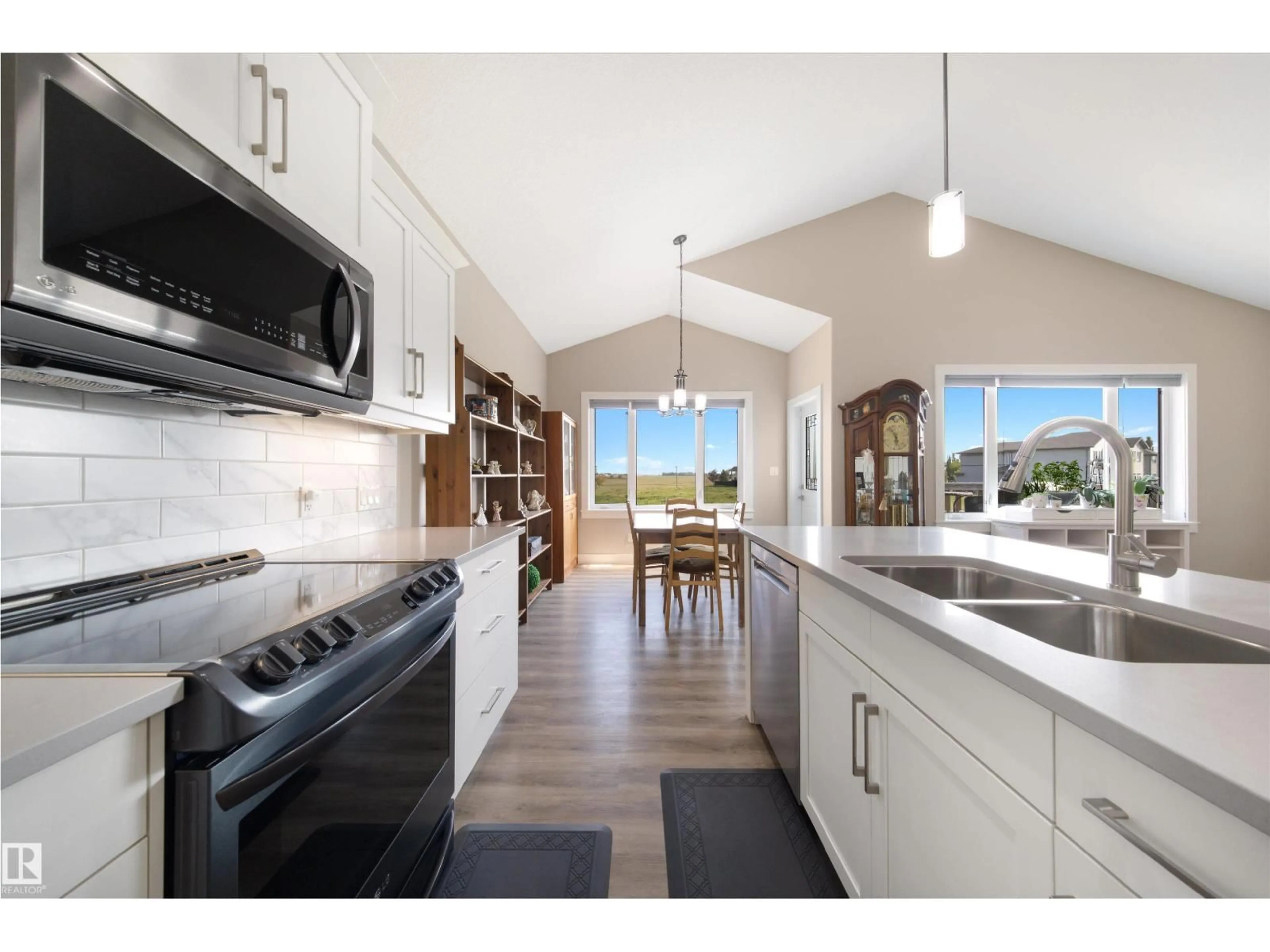 Open concept kitchen, ceramic/tile floor for 10609 96 ST, Morinville Alberta T8R2N5