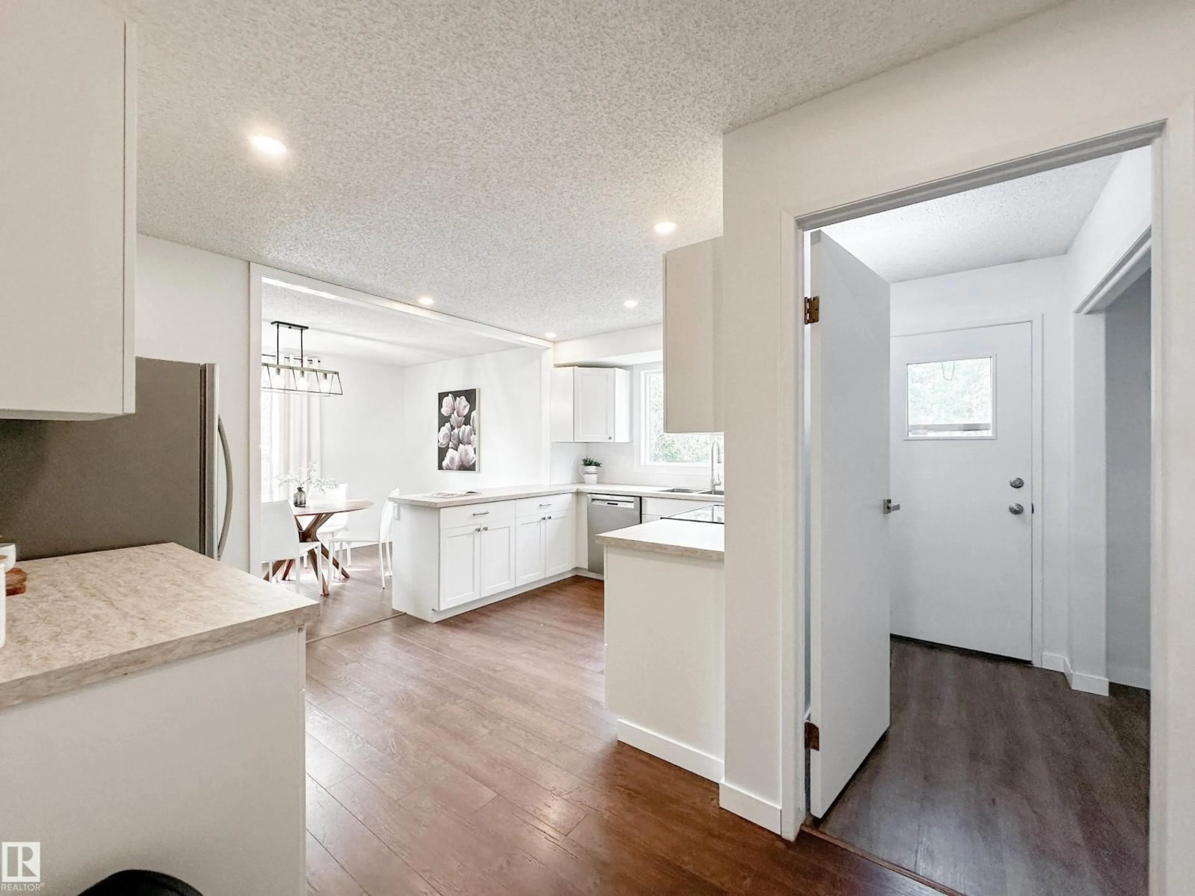 Open concept kitchen, unknown for 45 ABBEY CR, St. Albert Alberta T8N2X3