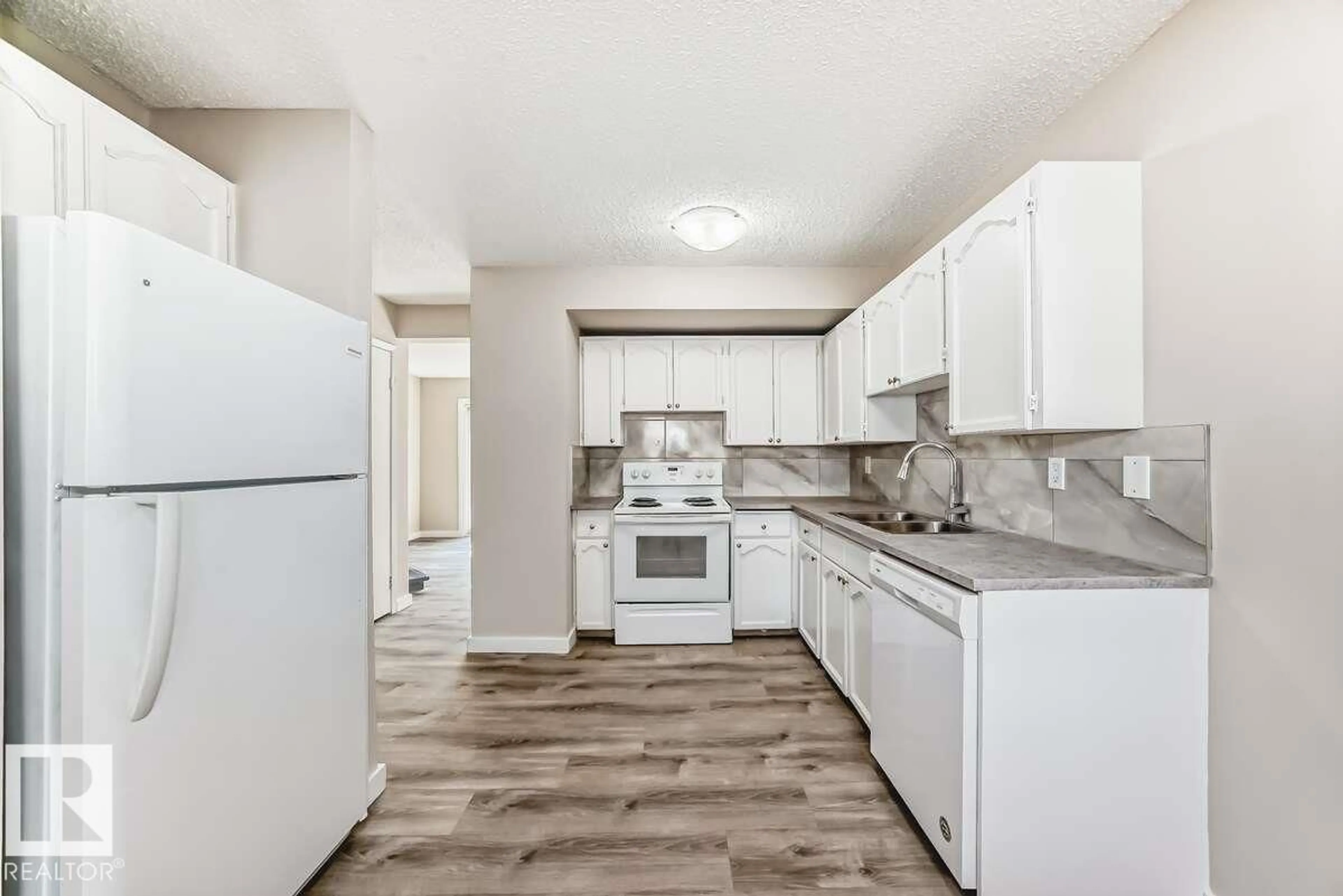 Standard kitchen, unknown for 1259 HOOKE RD, Edmonton Alberta T5A4A4