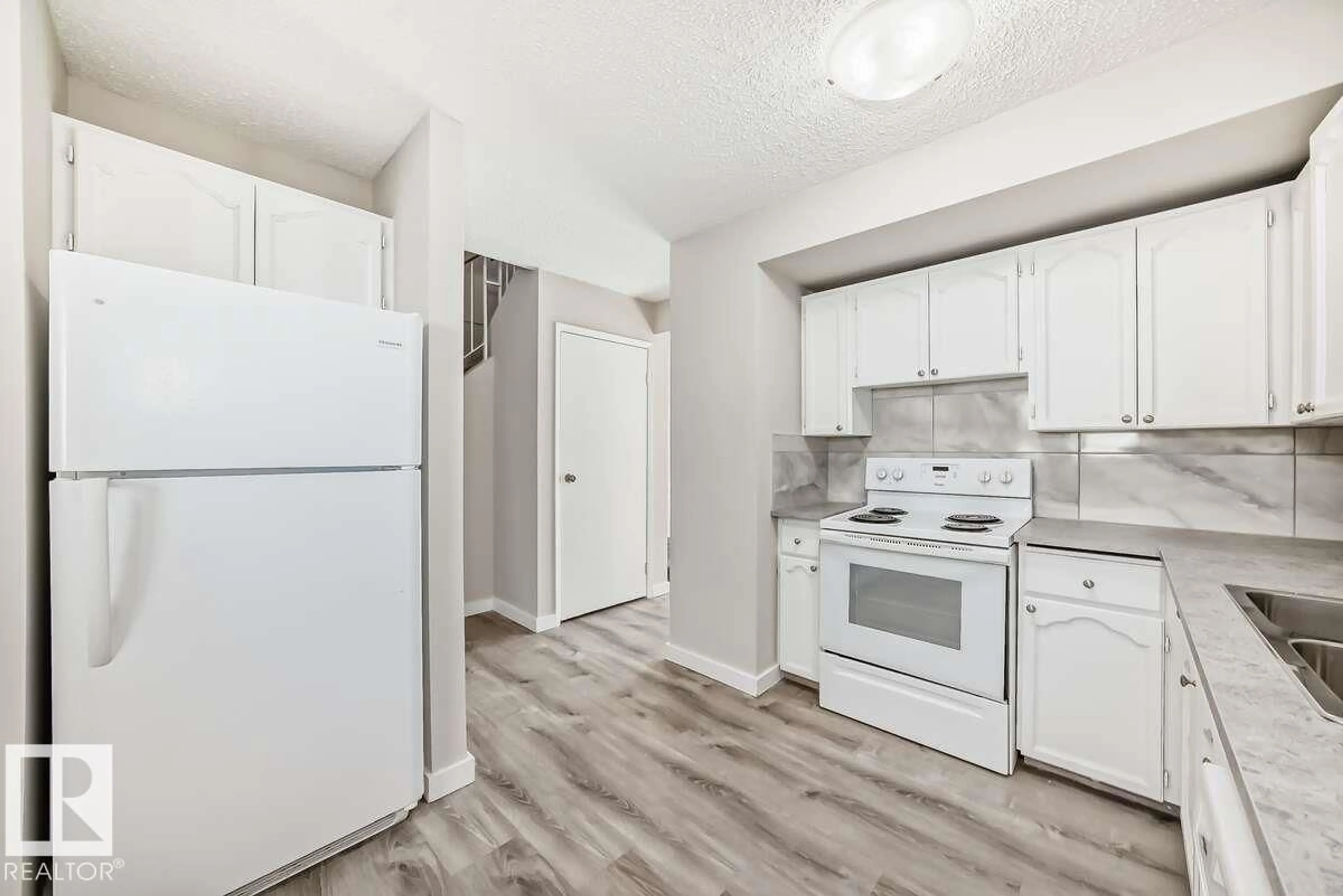 Standard kitchen, unknown for 1259 HOOKE RD, Edmonton Alberta T5A4A4