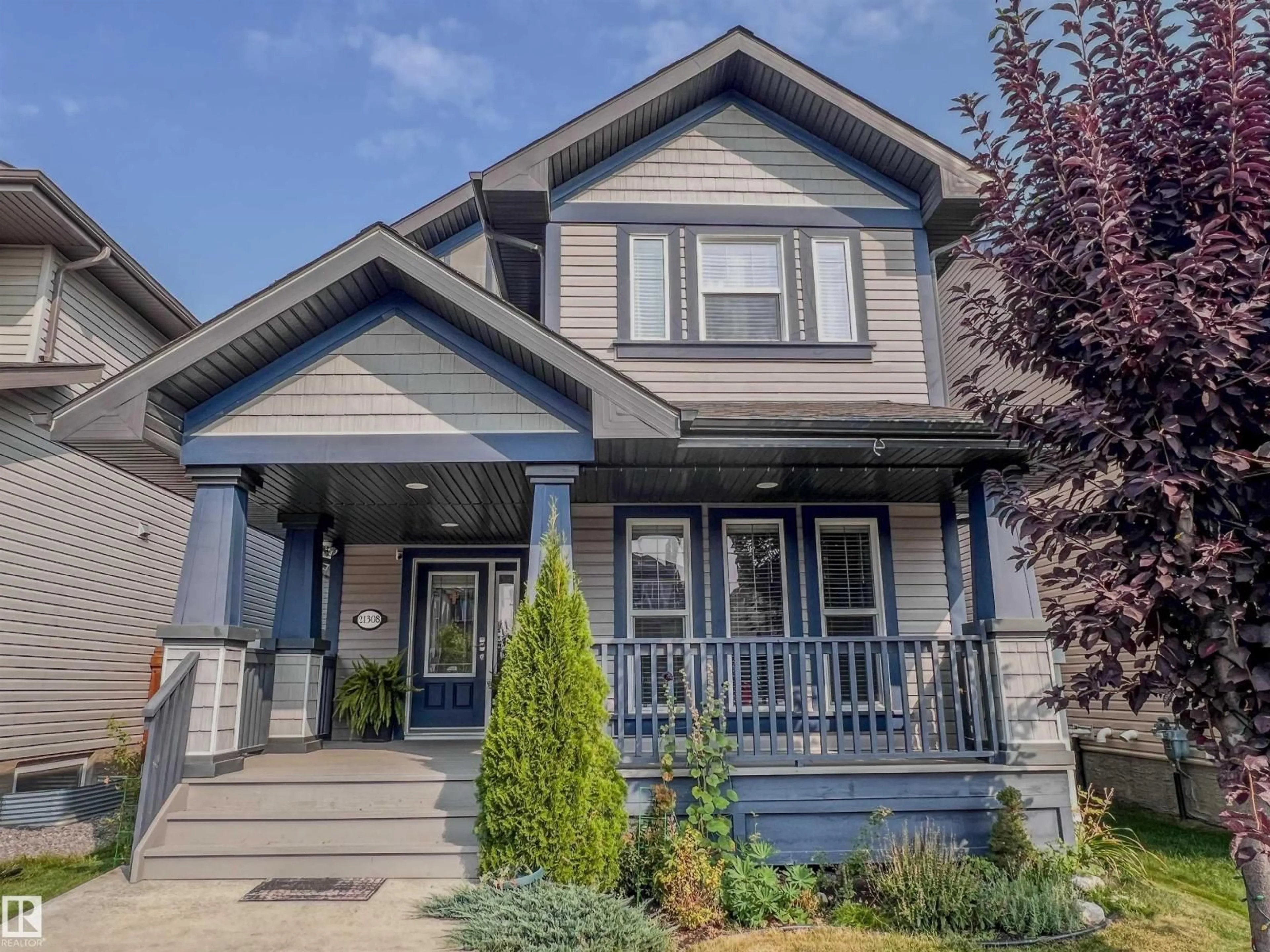 Home with vinyl exterior material, street for 21308 58 AV, Edmonton Alberta T6M0H4