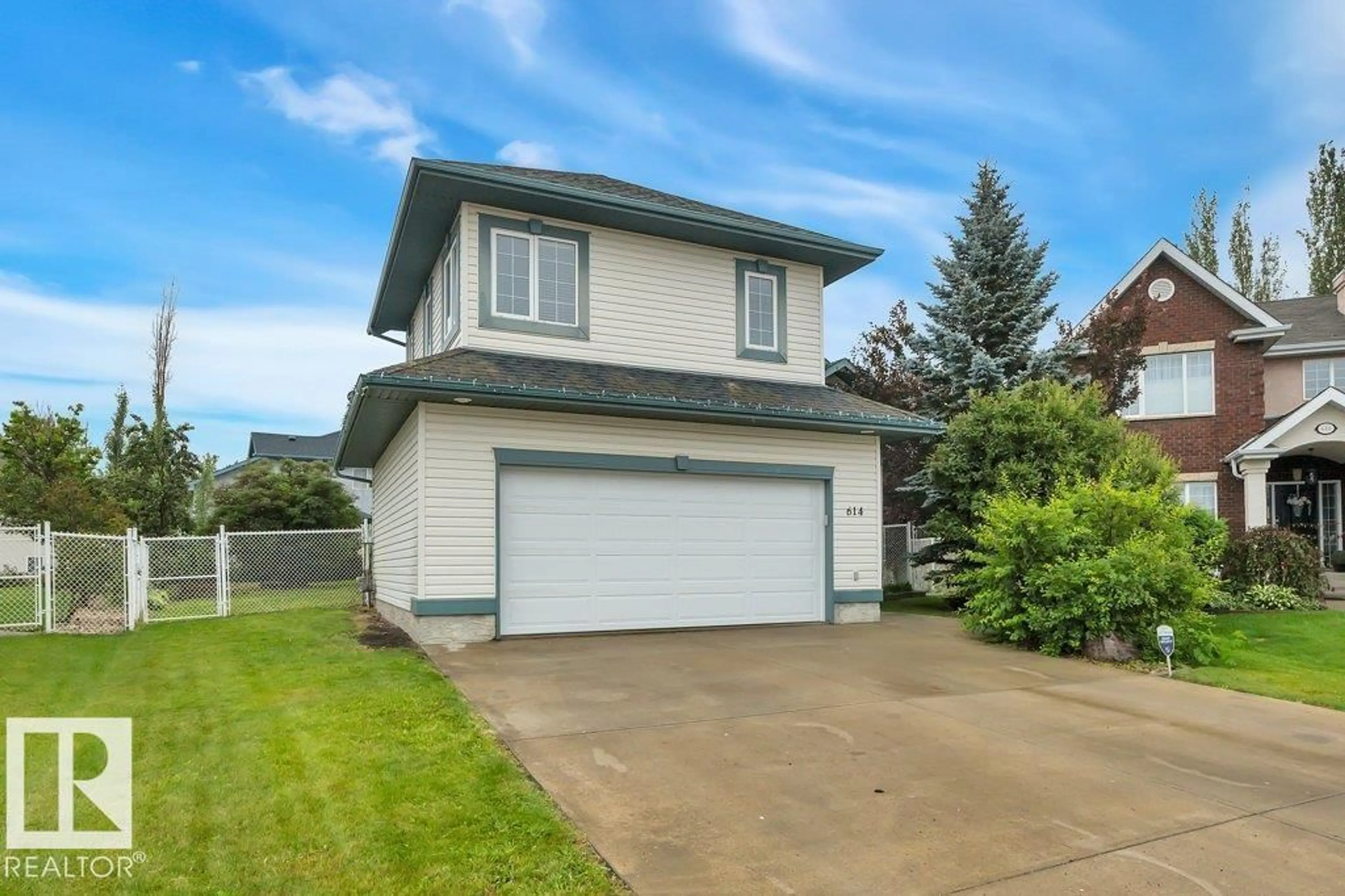Home with vinyl exterior material, street for 614 KULAWY PL, Edmonton Alberta T6L7E5