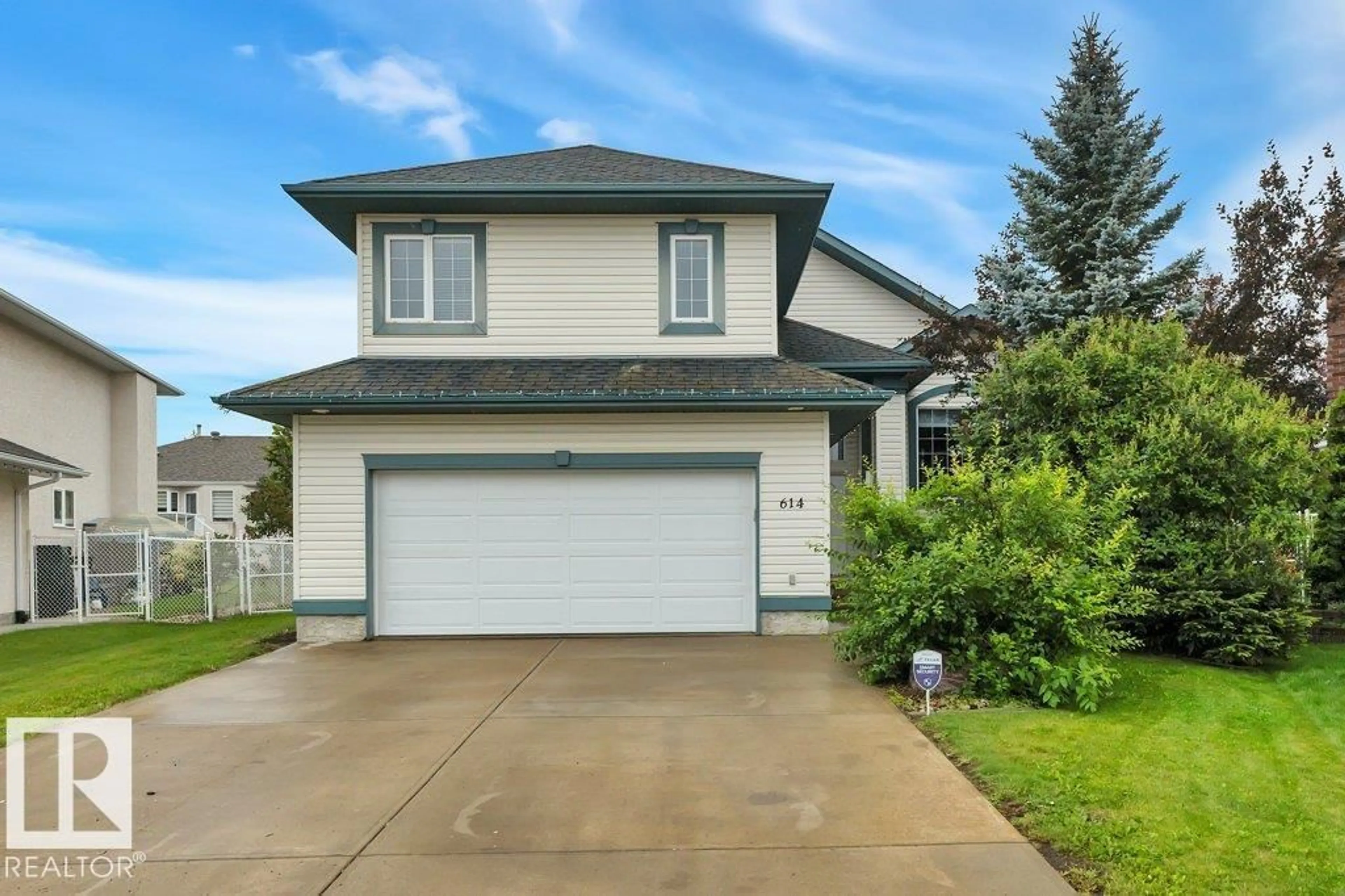 Home with vinyl exterior material, street for 614 KULAWY PL, Edmonton Alberta T6L7E5
