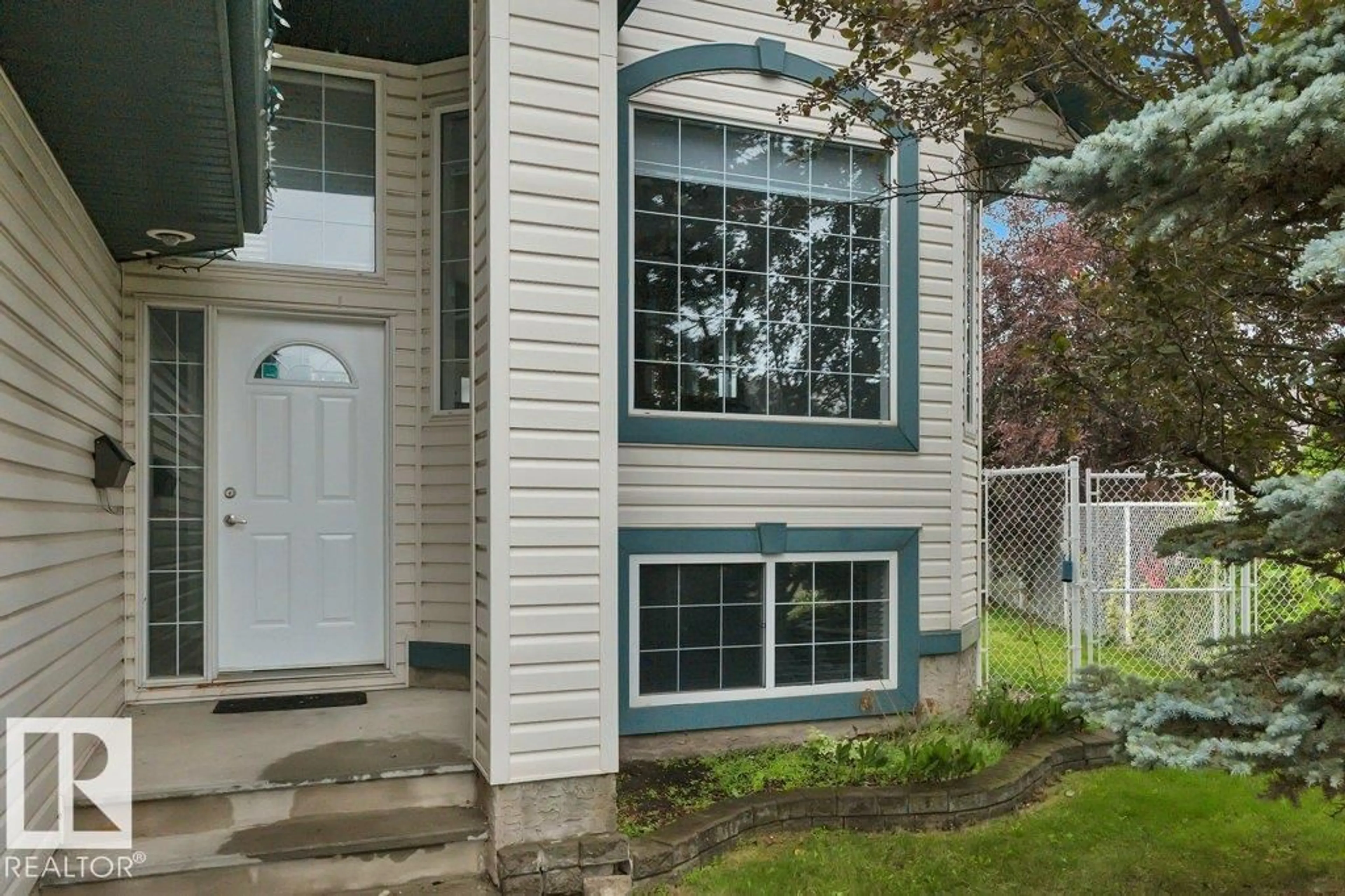 Home with vinyl exterior material, street for 614 KULAWY PL, Edmonton Alberta T6L7E5