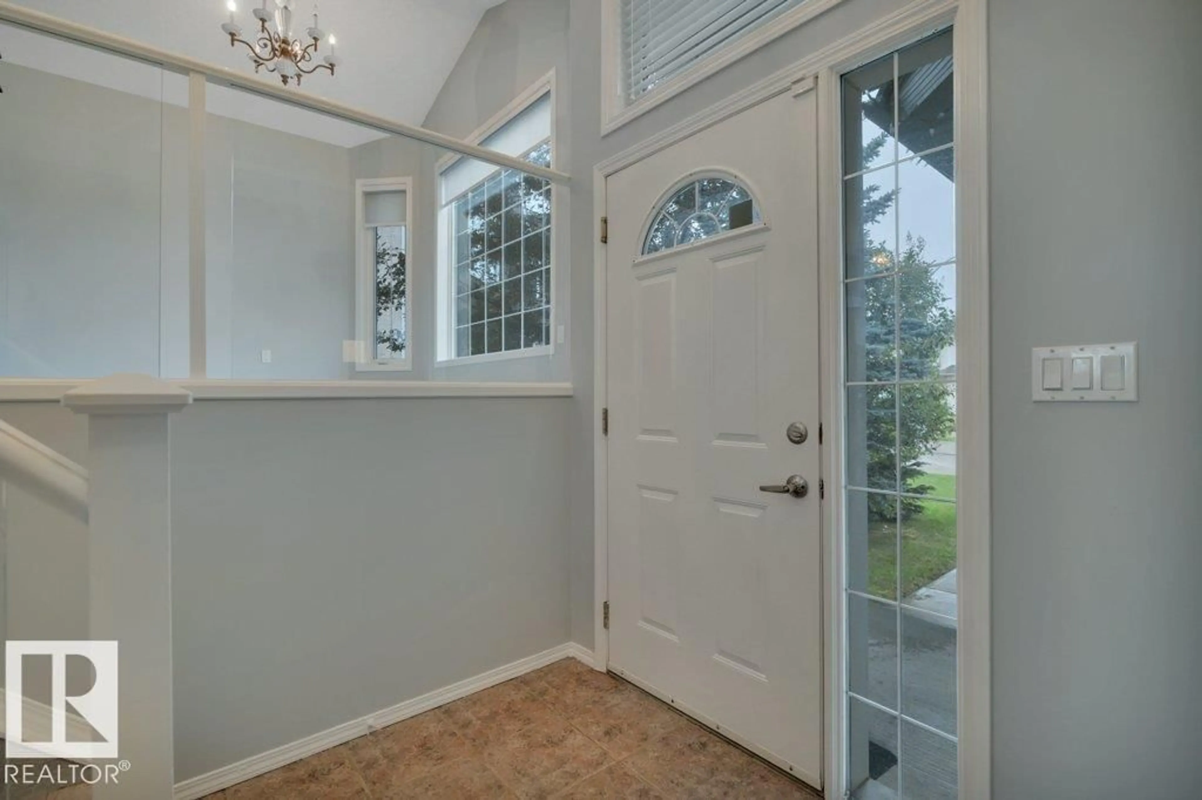 Indoor entryway for 614 KULAWY PL, Edmonton Alberta T6L7E5