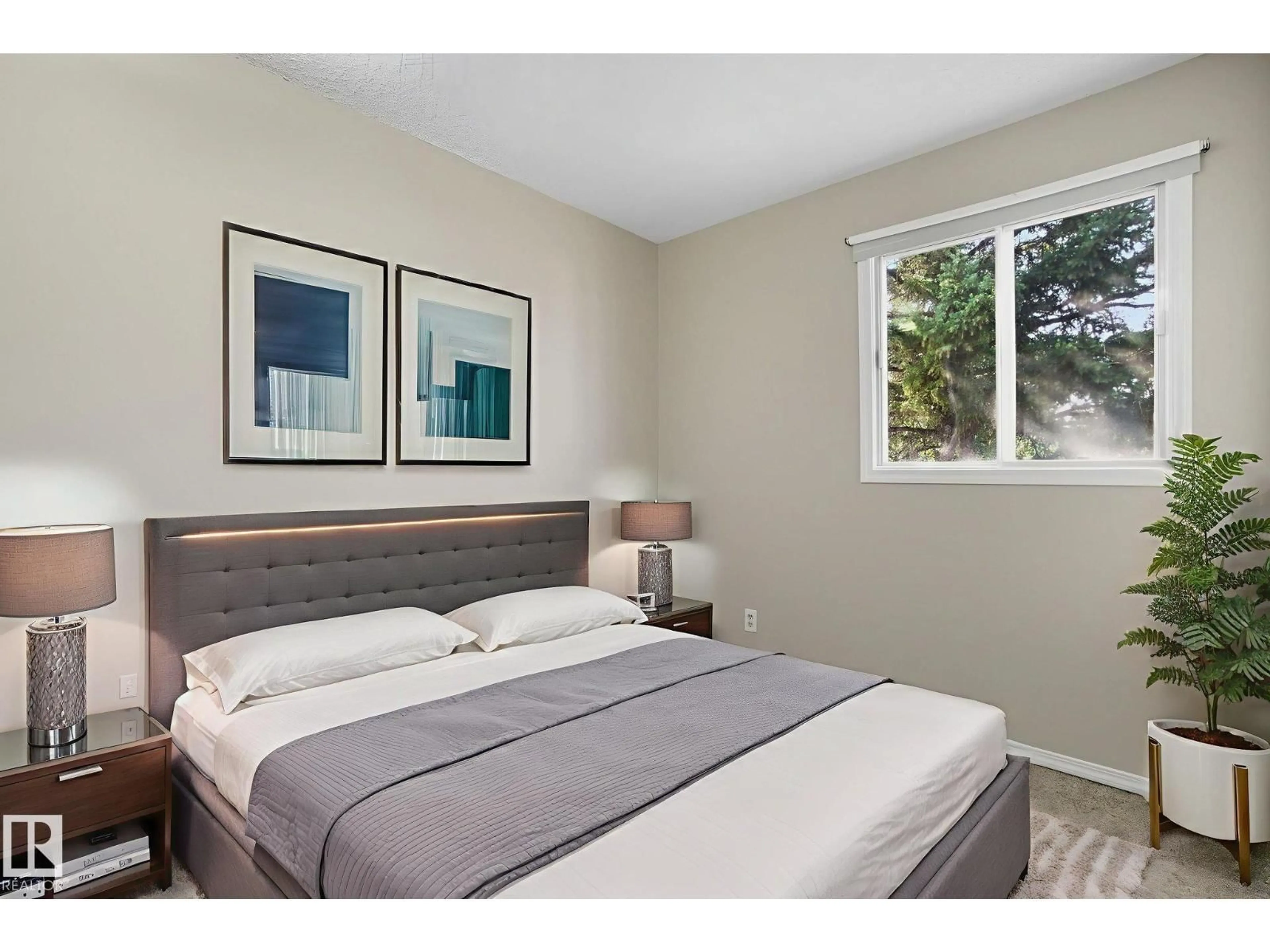 Bedroom with bed, unknown for 121 KIRKWOOD WY, Edmonton Alberta T6L5J7