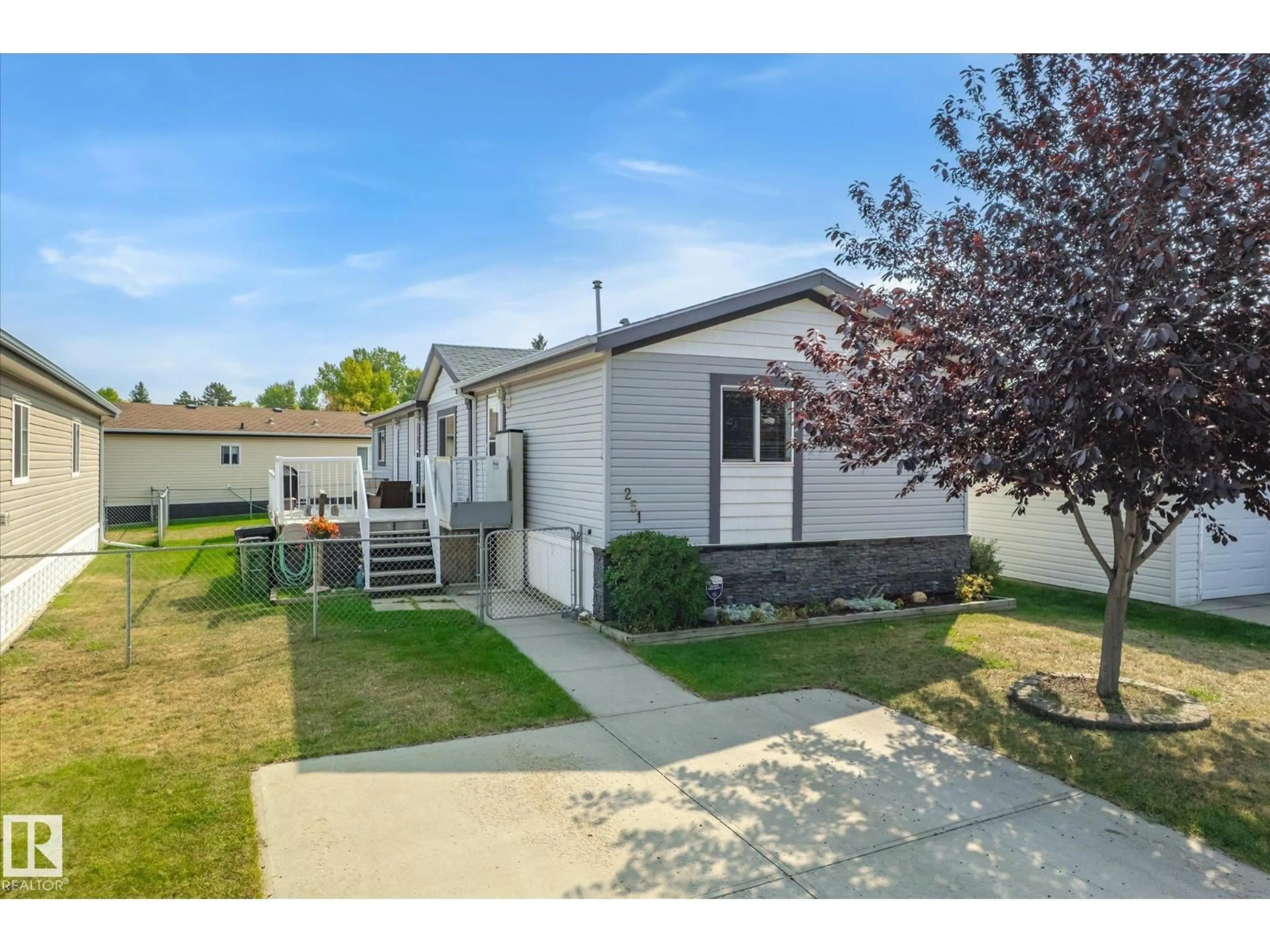 Home with vinyl exterior material, street for 251 OAK WOOD DR, Edmonton Alberta T6P0A4