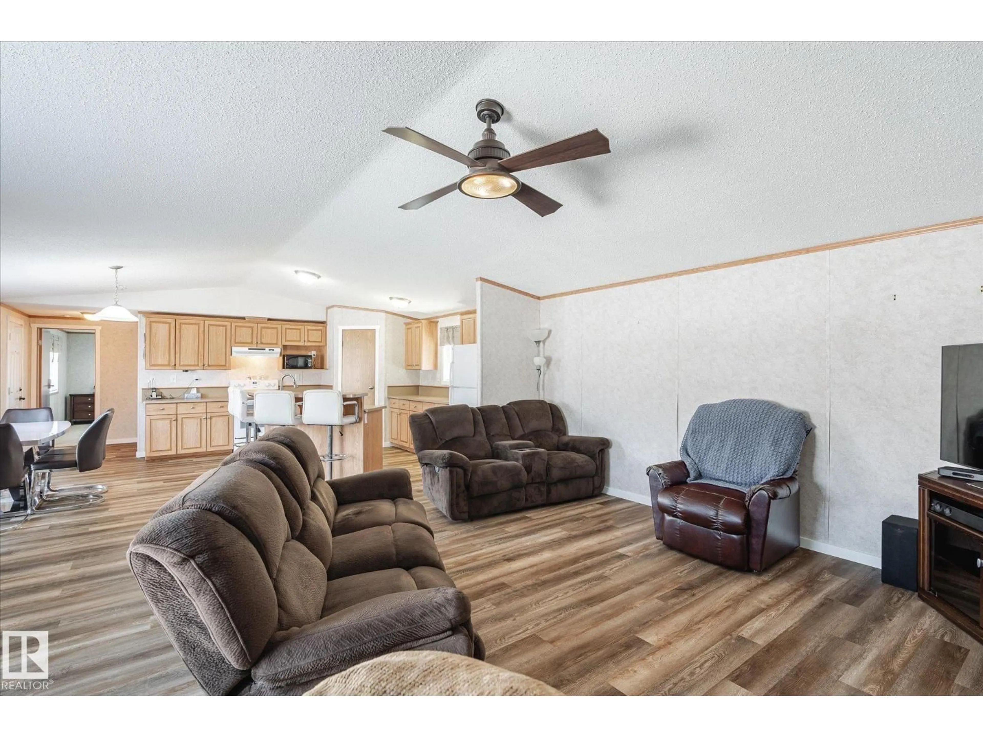 Living room with furniture, wood/laminate floor for 251 OAK WOOD DR, Edmonton Alberta T6P0A4