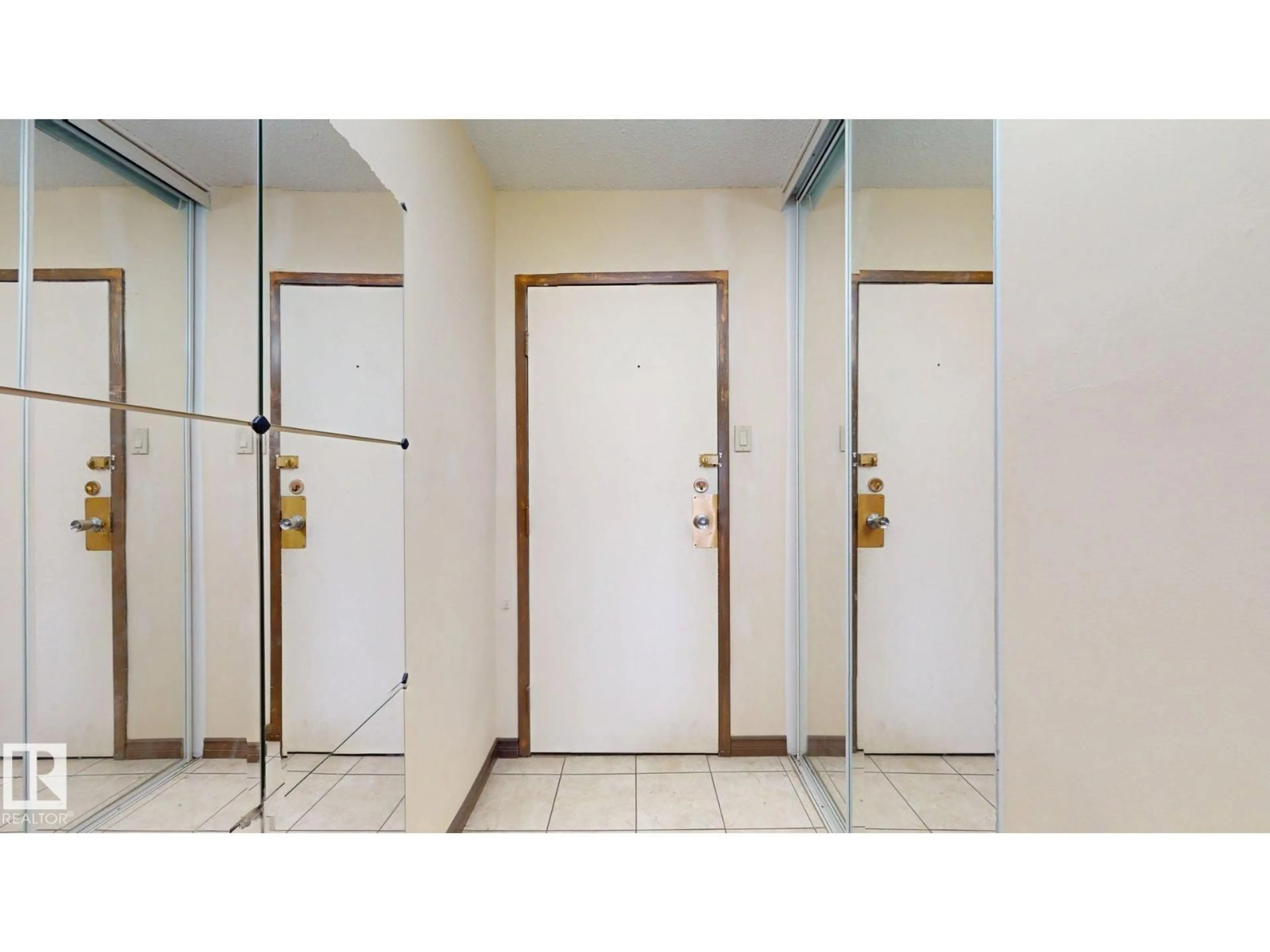 Indoor foyer for #203 - 9028 JASPER AV, Edmonton Alberta T5H3S8