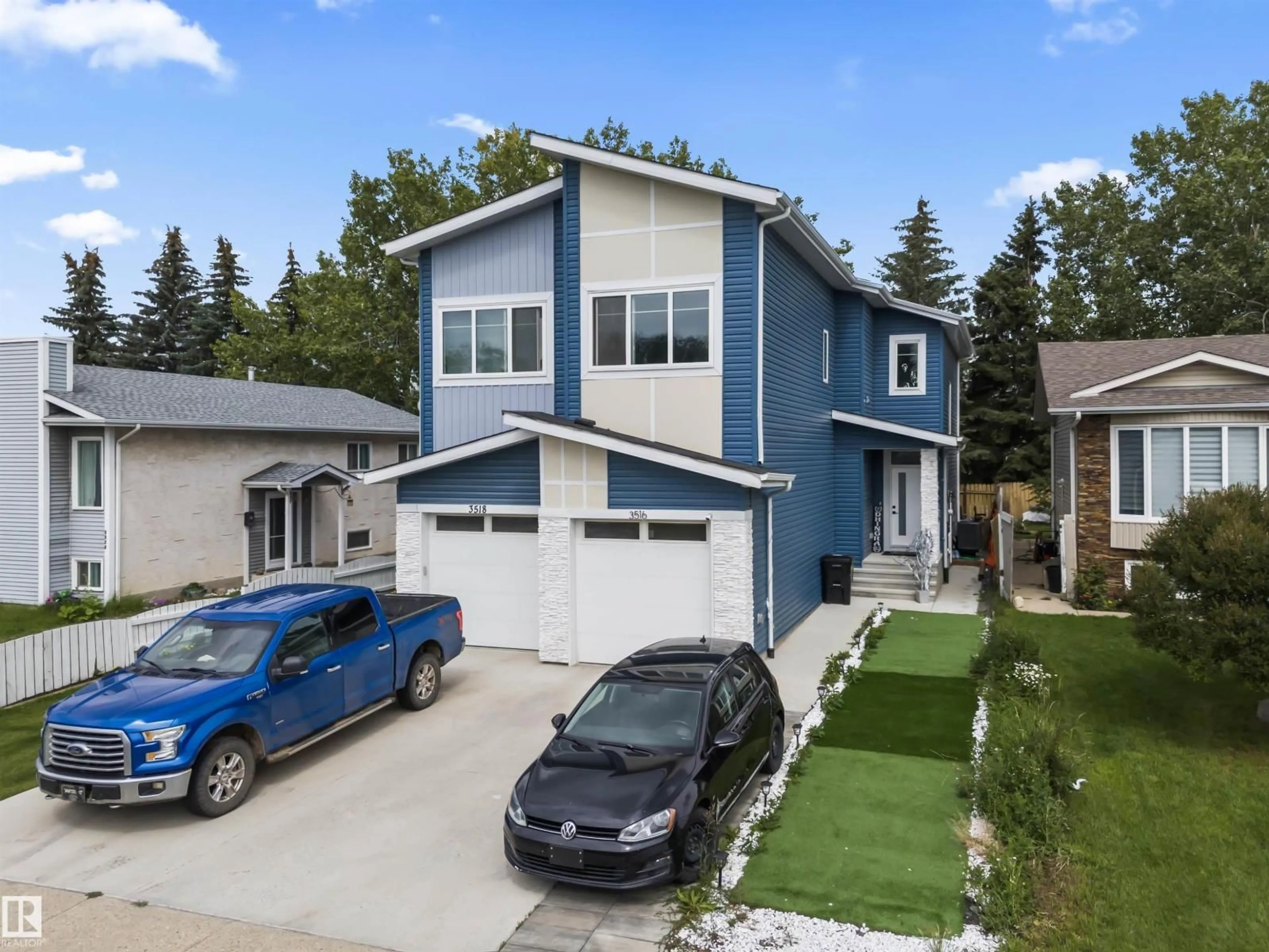 Home with vinyl exterior material, street for 3516 33 AVE NW, Edmonton Alberta T6L5G6