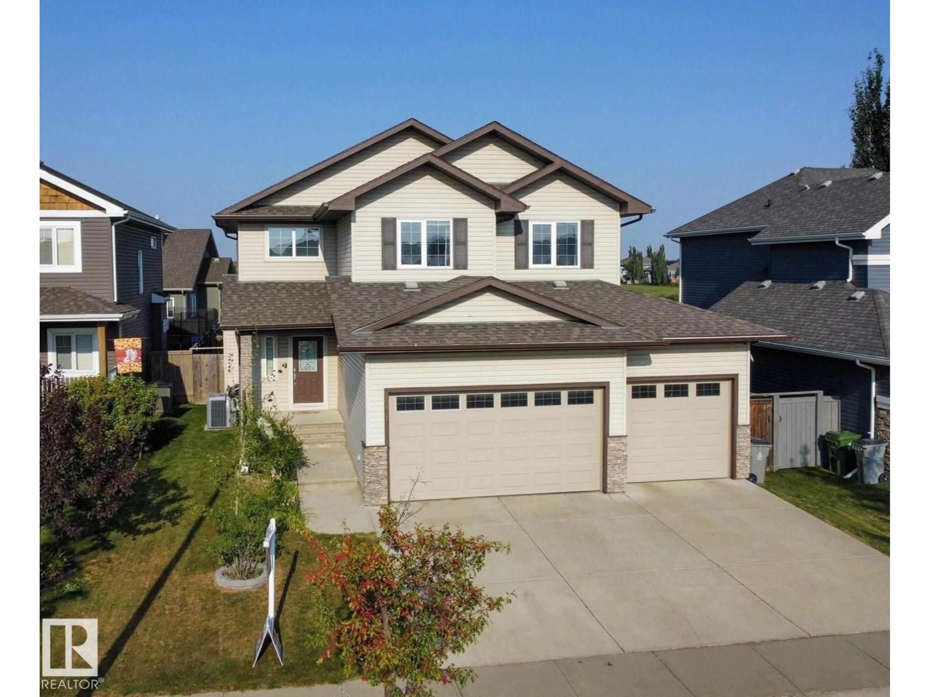 Home with vinyl exterior material, street for 10421 97 ST, Morinville Alberta T8R0B8