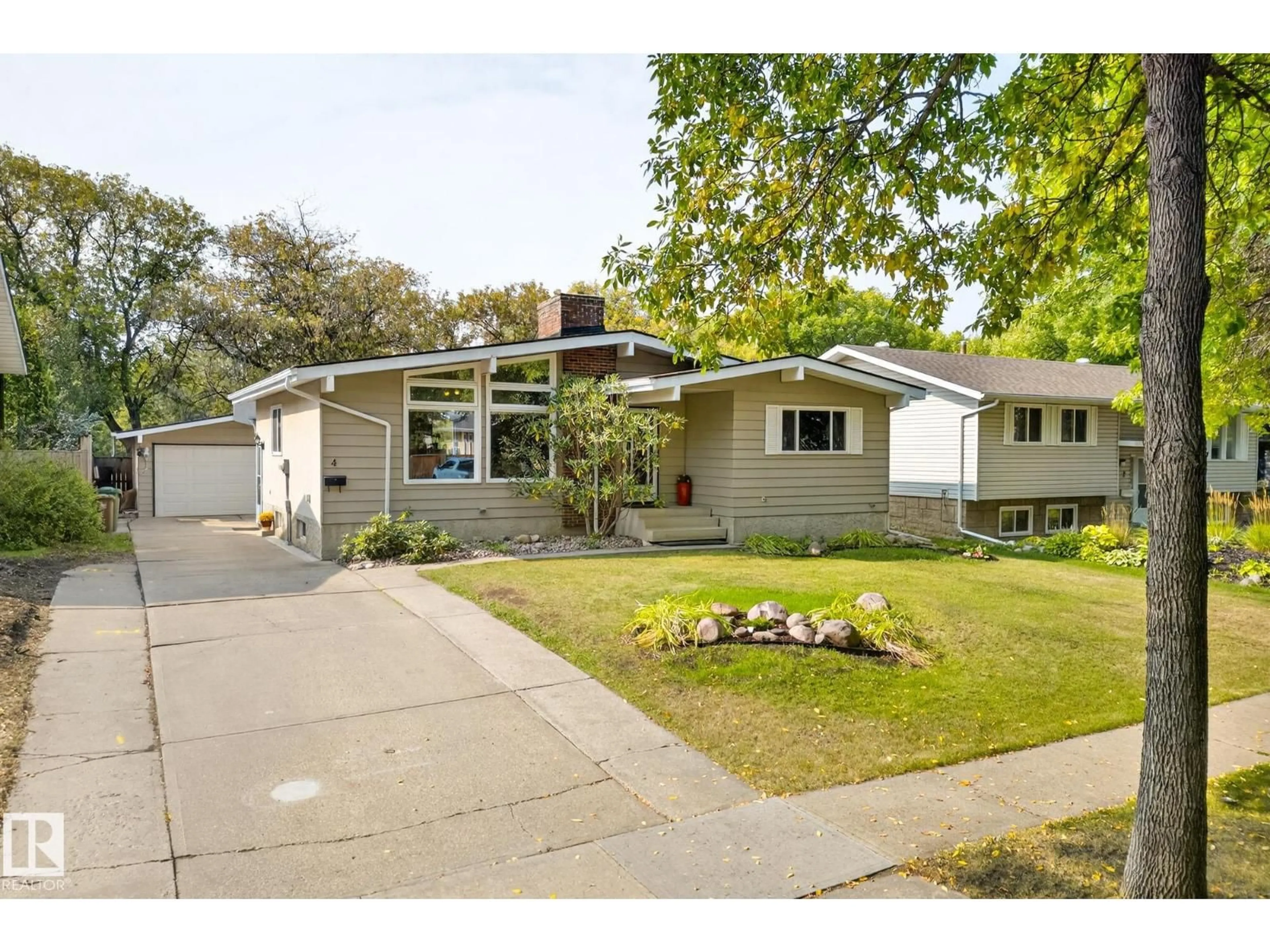 Home with vinyl exterior material, street for 4 FINCH CR, St. Albert Alberta T8N1Y6