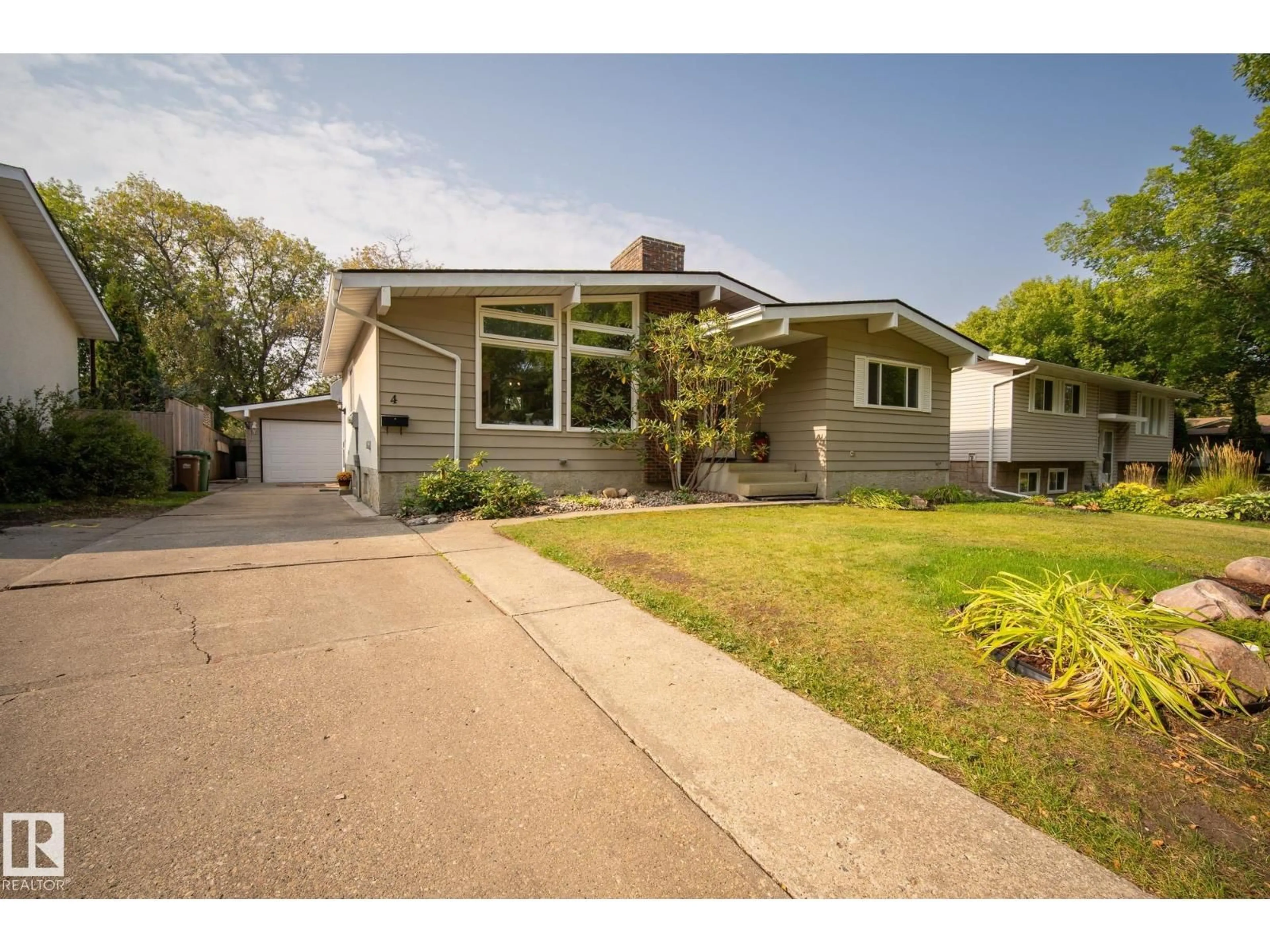 Home with vinyl exterior material, street for 4 FINCH CR, St. Albert Alberta T8N1Y6